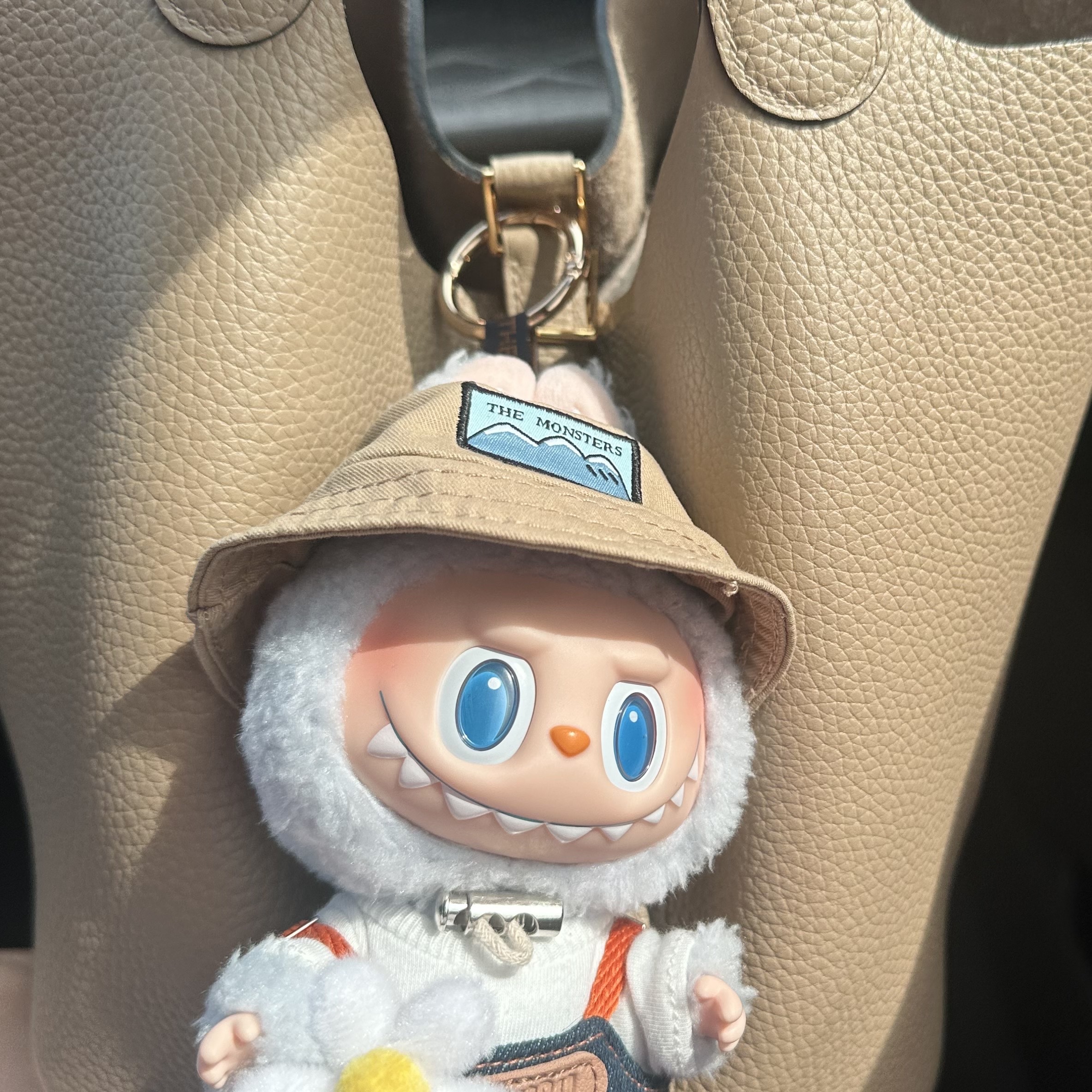 Pop Mart Fall In Wild Labubu Series Toy Keyring 착용 스타일