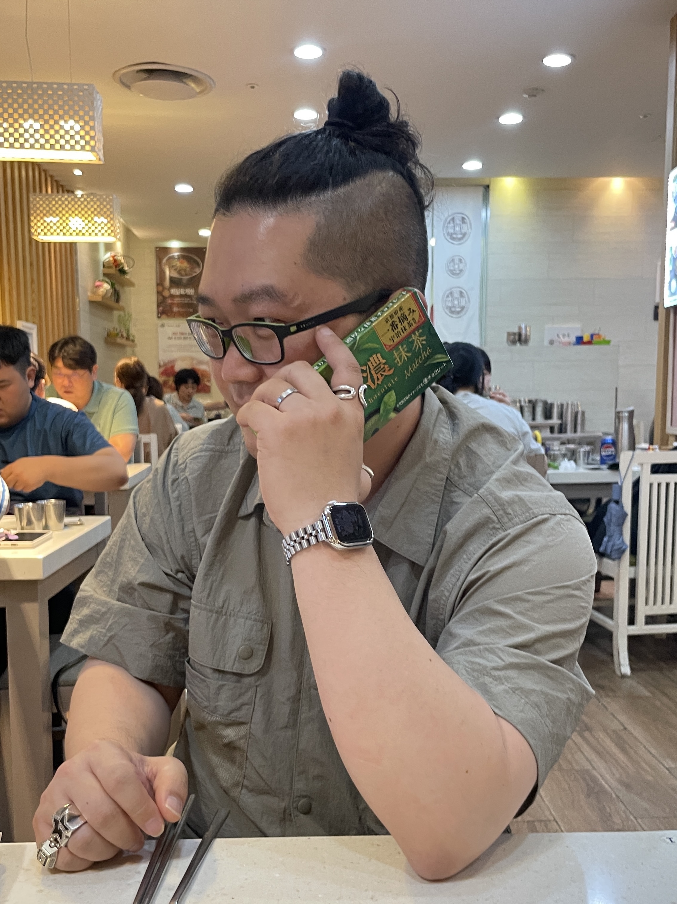 Apple Watch Series 9 41mm GPS Silver Aluminium Case with Sport Loop Winter Blue (Korean Ver.) 착용 스타일