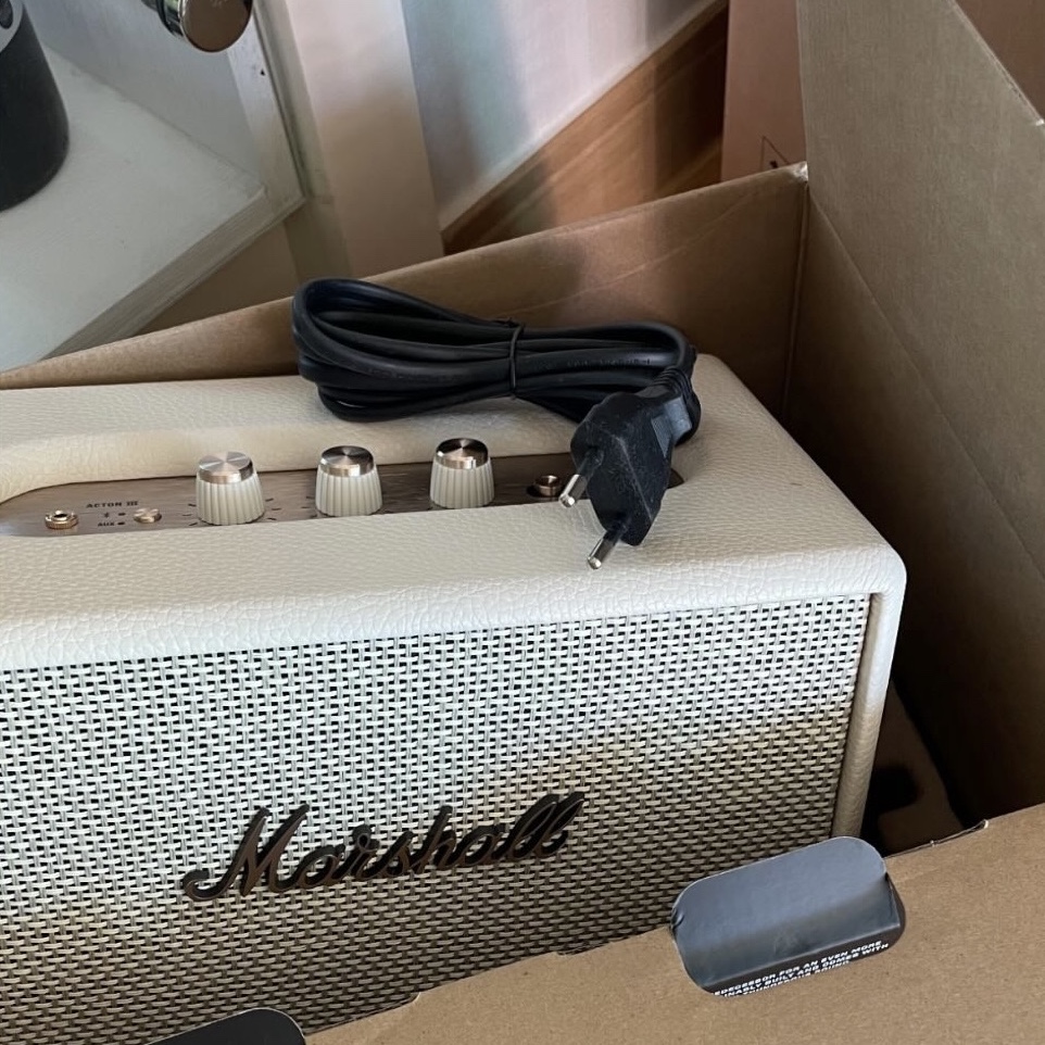 Marshall Acton III Bluetooth Cream (Korean Ver.) 착용 스타일