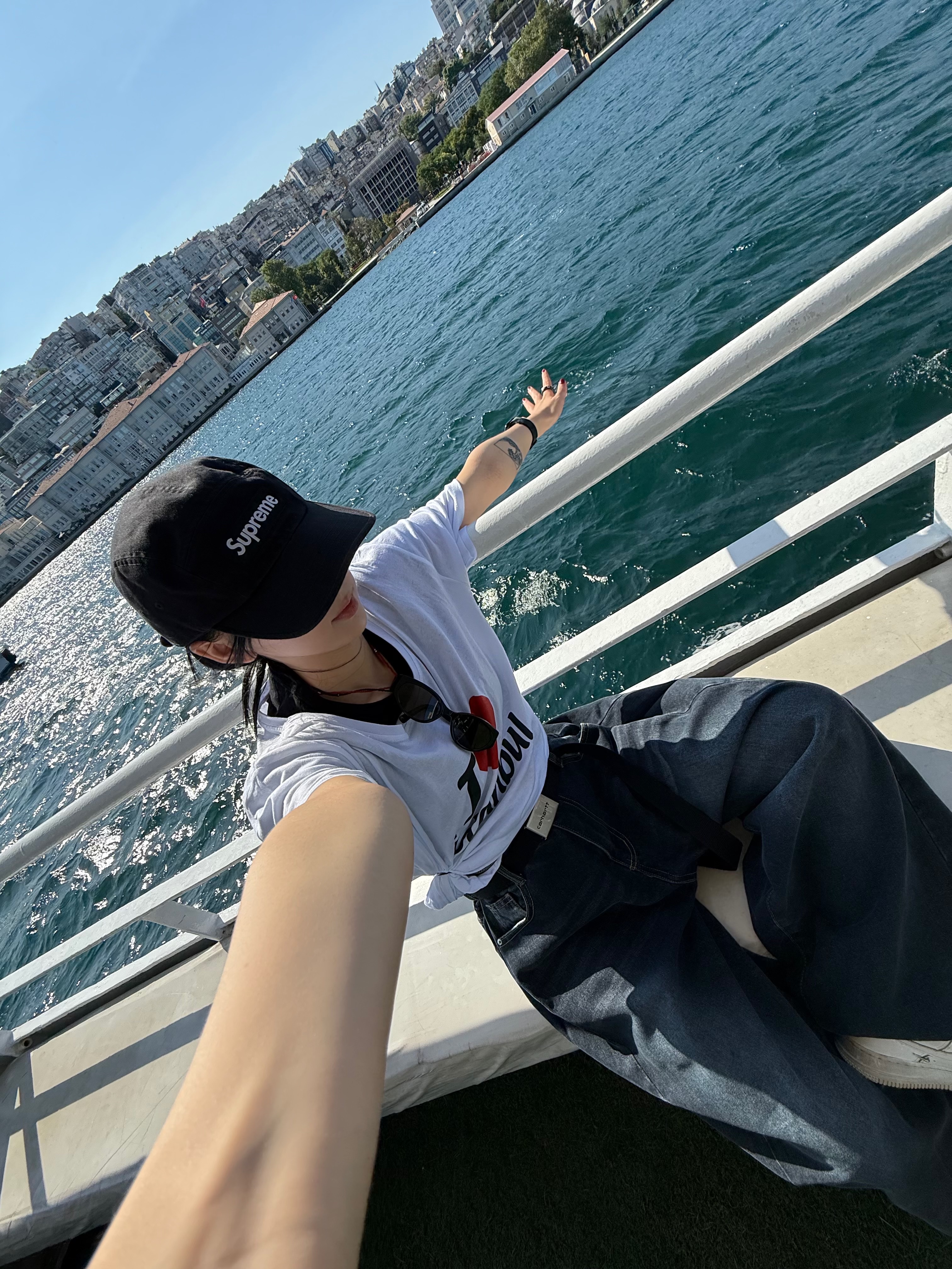 Supreme Washed Chino Twill Camp Cap Black, Carhartt WIP Clip Belt Chrome Black 착용 스타일 - 3
