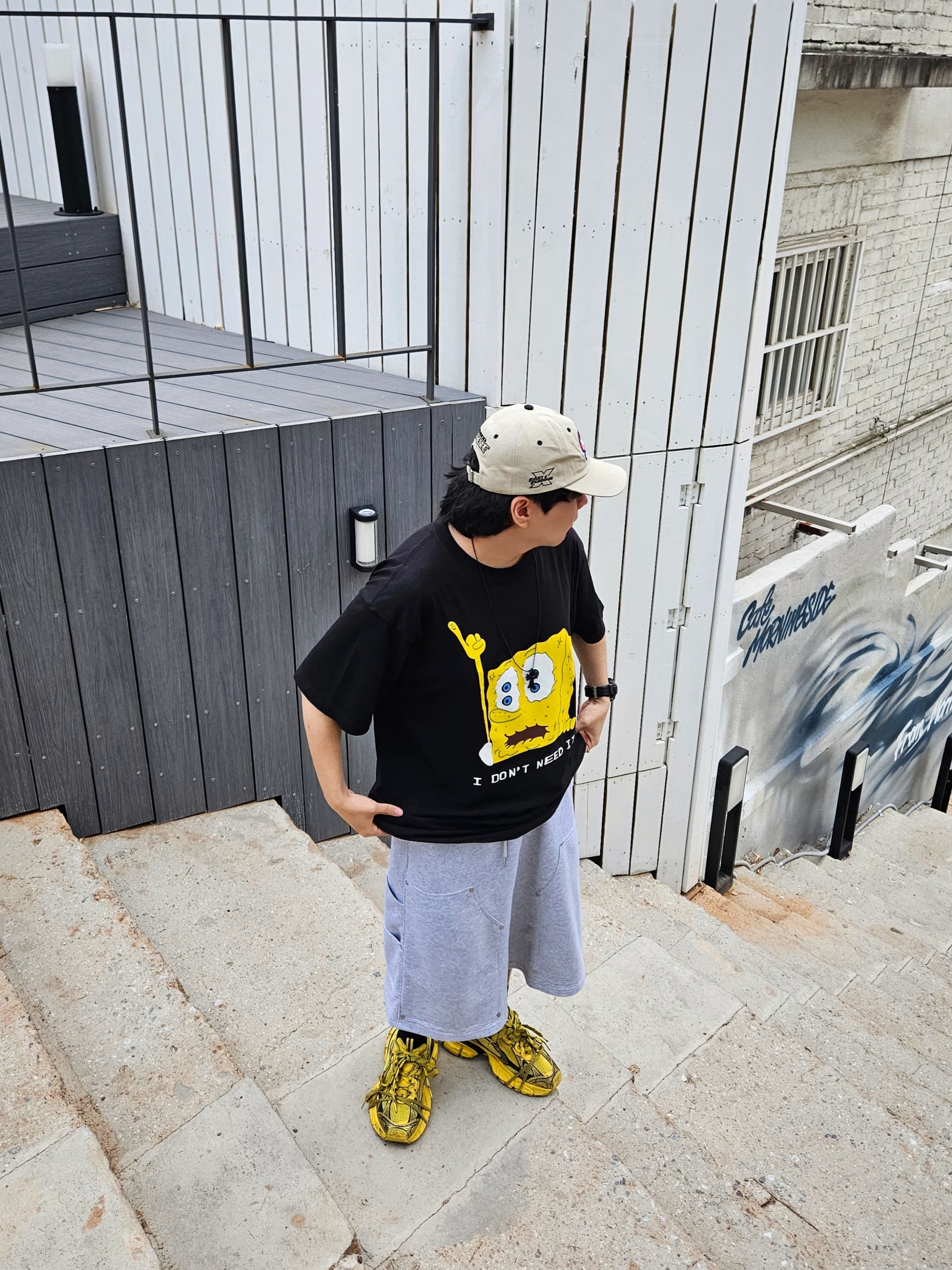 Uniqlo UT x CPFM x SpongeBob Graphic T-Shirt D Black - KR, Balenciaga 3XL Sneakers Yellow Black 착용 스타일 - 3