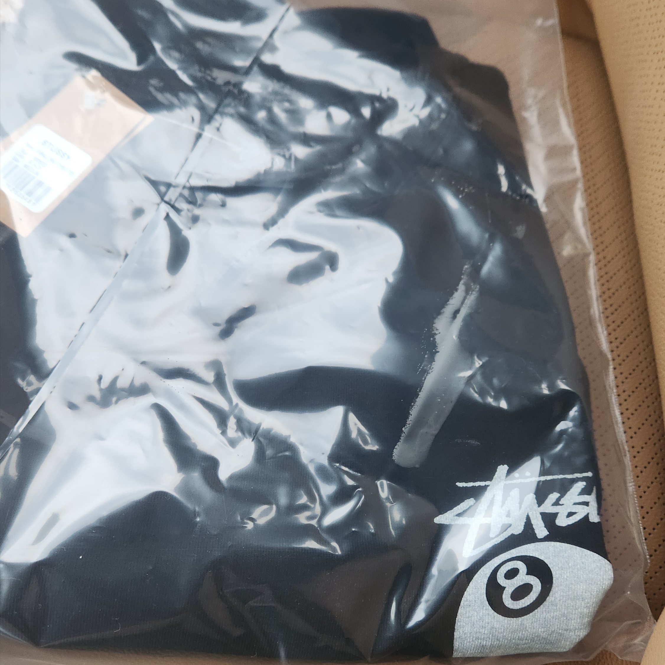 Stussy 8 Ball Pigment Dyed T-Shirt Black 착용 스타일