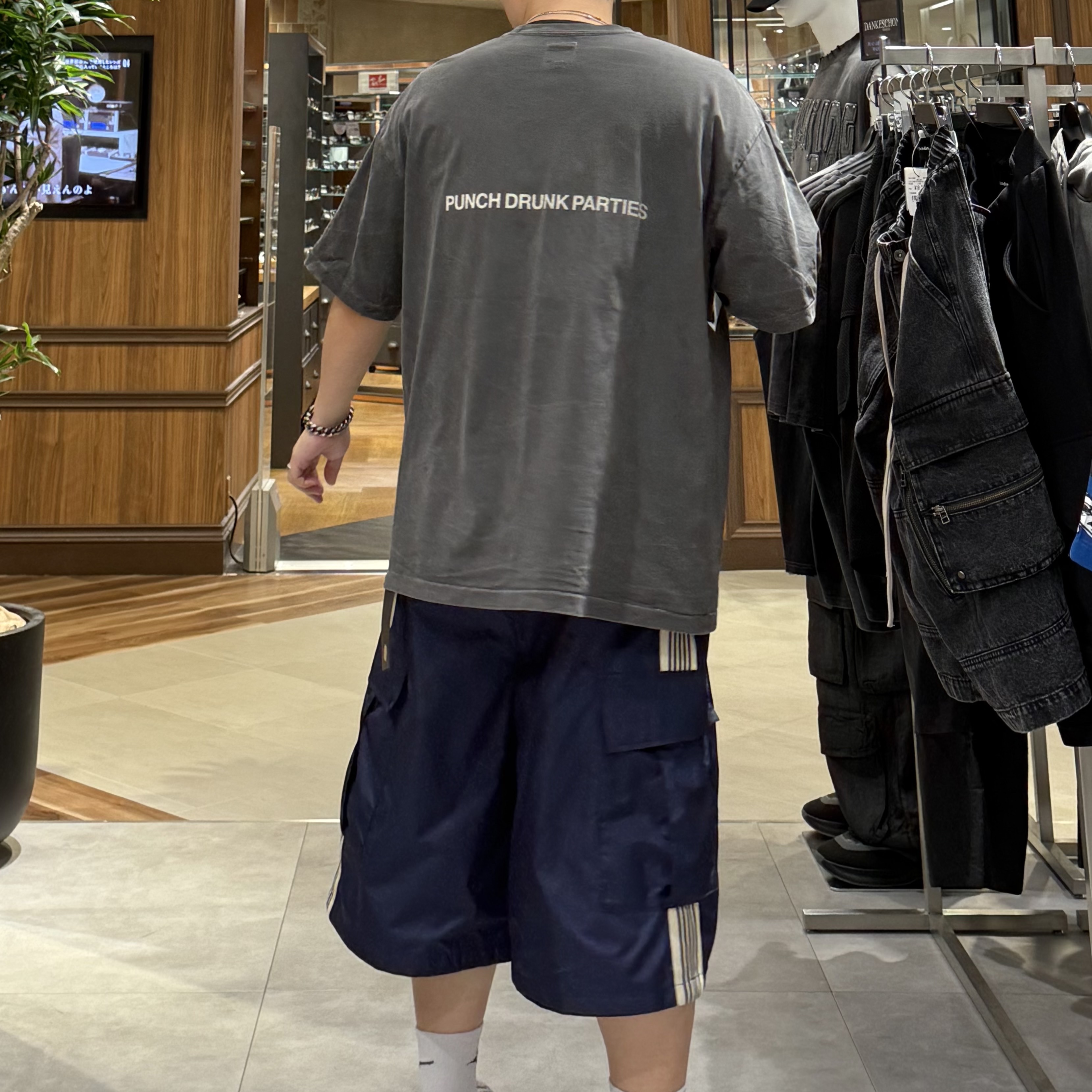 Punch Drunk Parties Circle Logo Garment Dyed Tee Charcoal, Balenciaga 3XL Sneakers White Red 착용 스타일 - 2