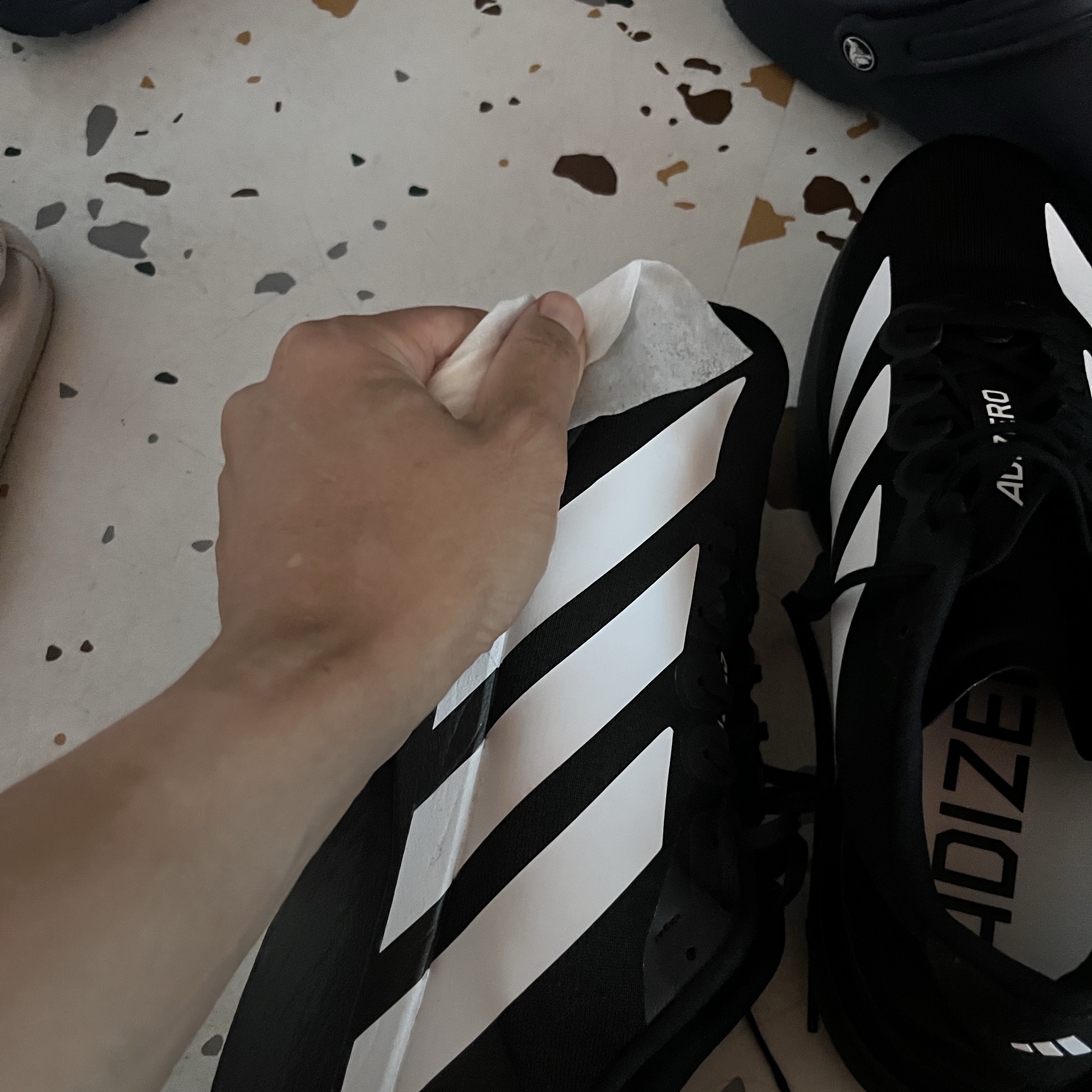 Adidas Adizero EVO SL Core Black Cloud White 착용 스타일