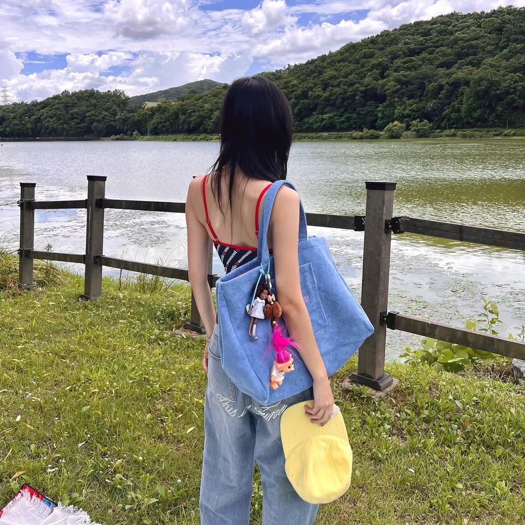 THIS IS FINE x FUNFLEX Relaxed Signature Jean Light Blue 착용 스타일 - 4