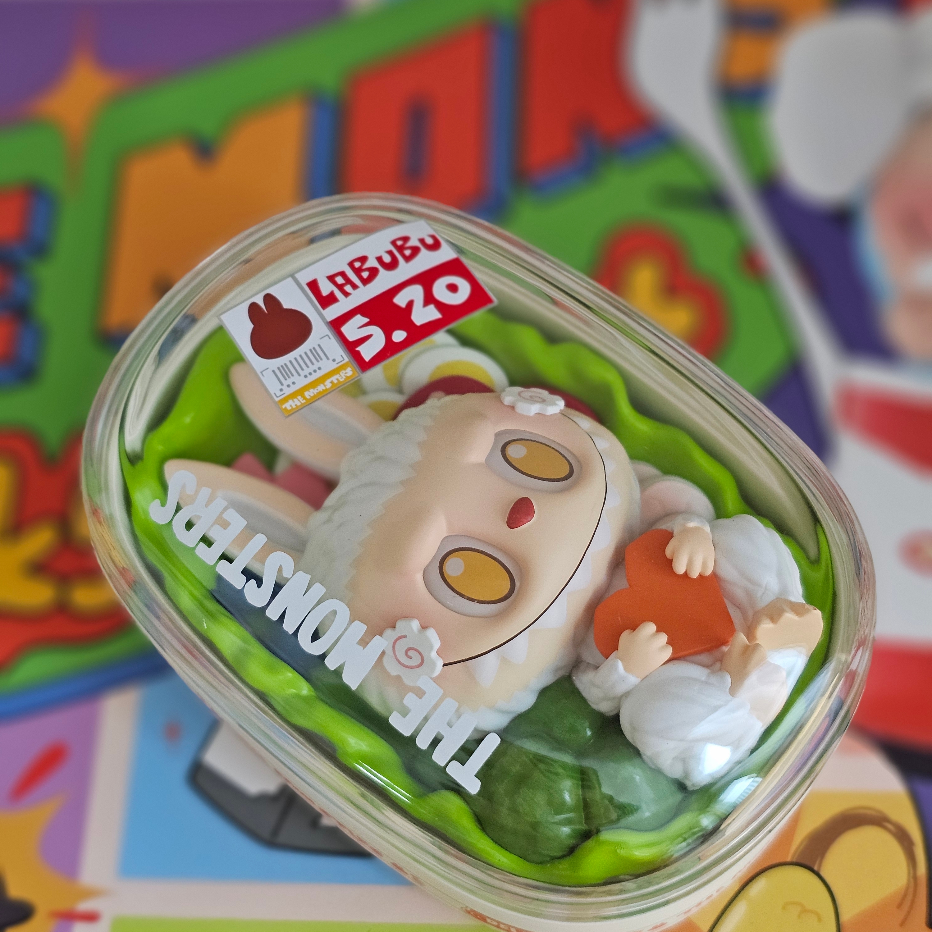 Pop Mart Labubu The Monsters Wacky Mart Series Figures (12 Blind Boxes) 착용 스타일