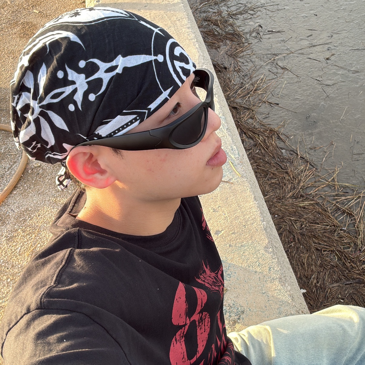 NOMANUAL NM Emblem Bandana Black 착용 스타일 - 3
