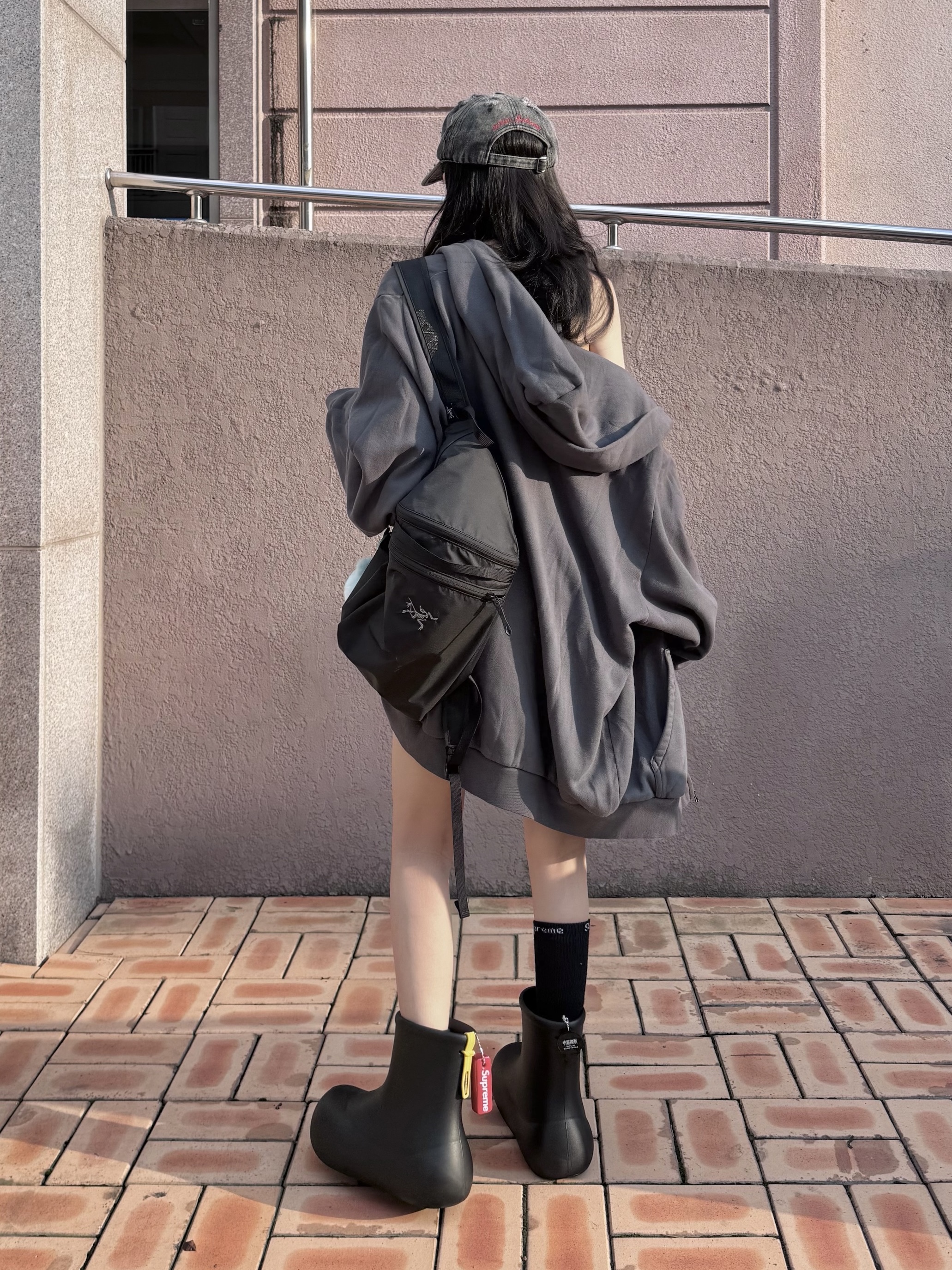 Pop Mart Labubu The Monsters Highlight Series Hope Keyring (Opened Case), Arc'teryx Heliad 15 Backpack Black 착용 스타일 - 2