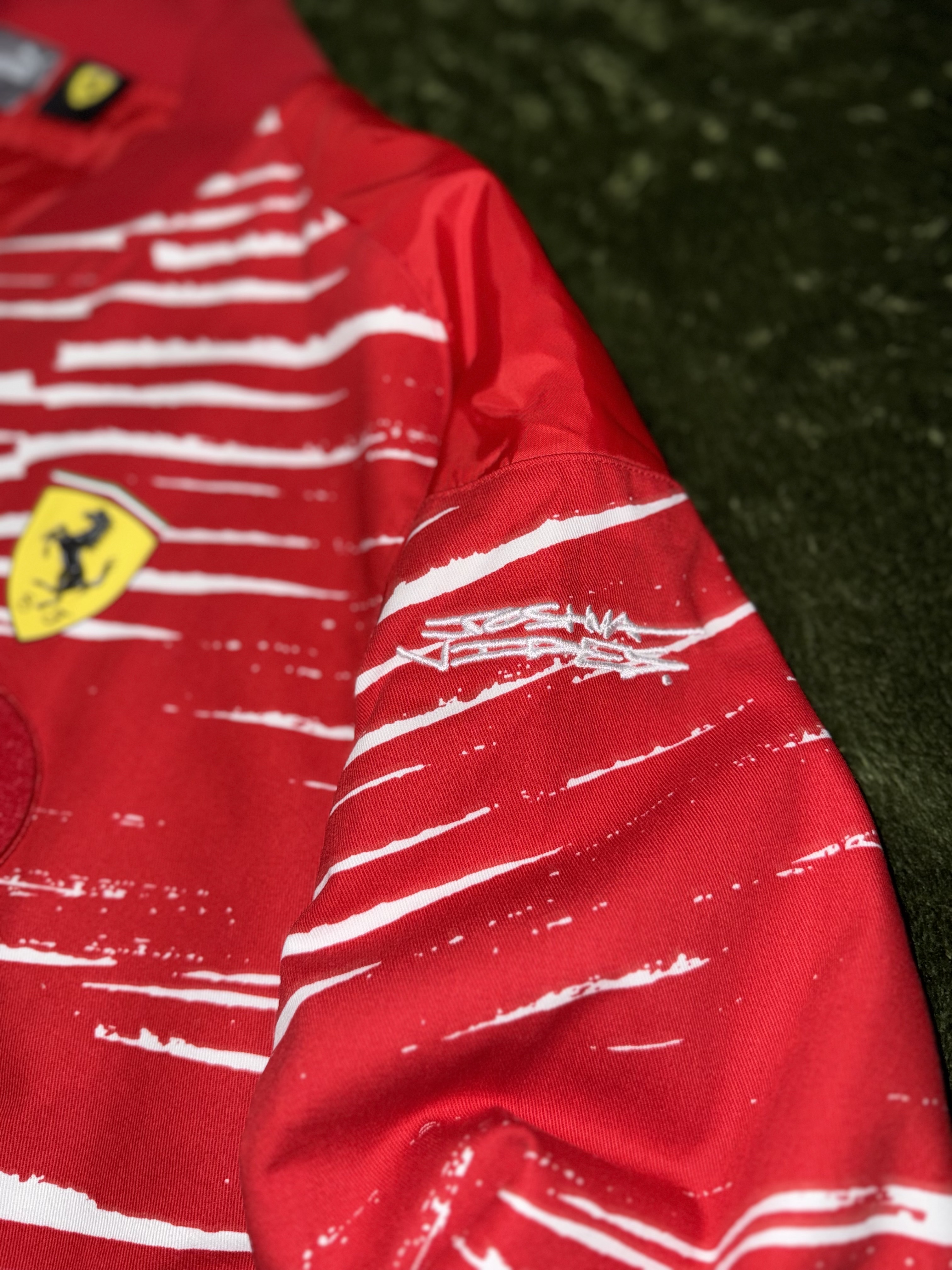 Puma x Ferrari x Joshua Vides Race Jacket Red White 착용 스타일 - 3