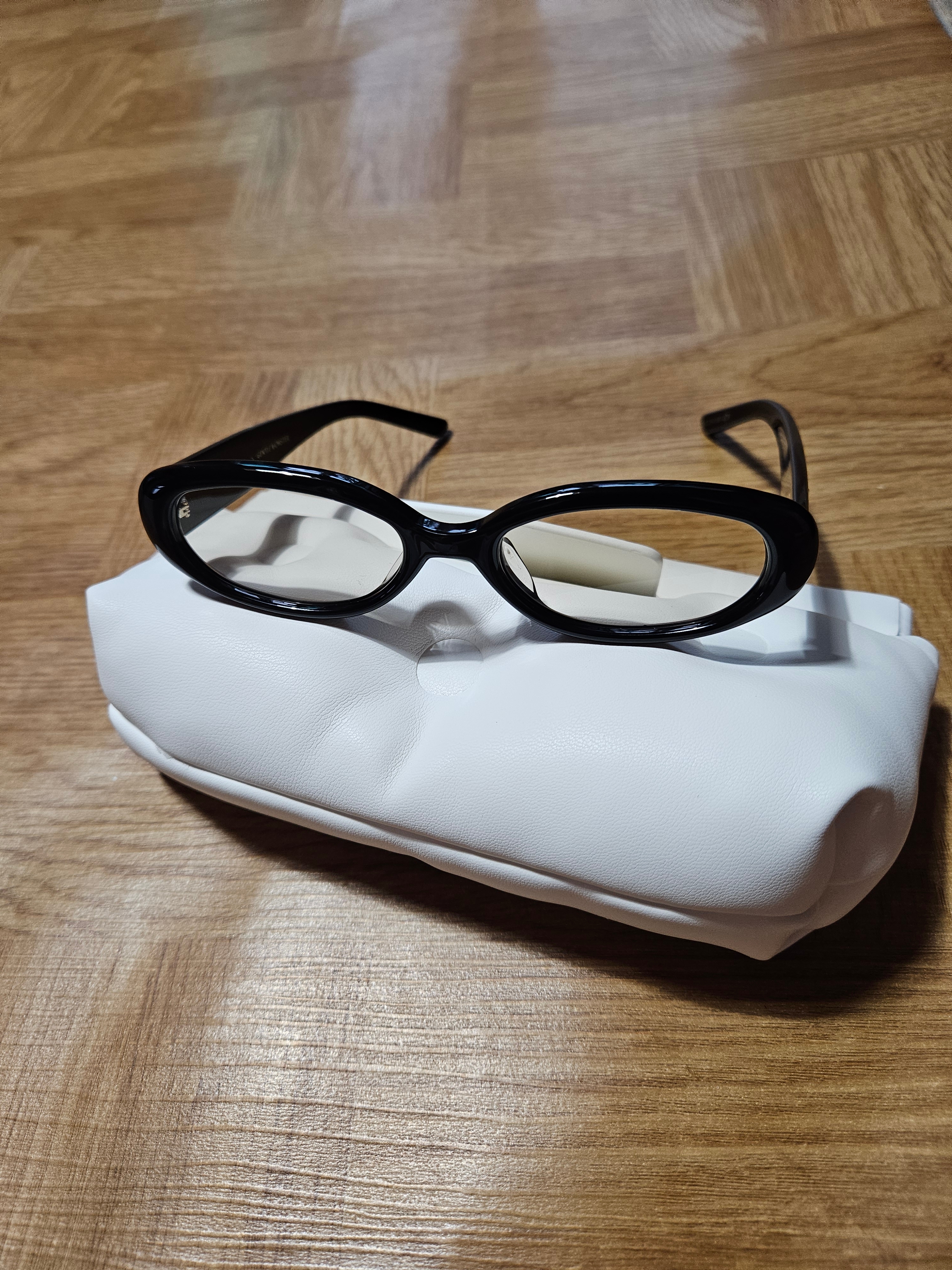 Gentle Monster x Maison Margiela MM206 Black Brown 착용 스타일 - 1