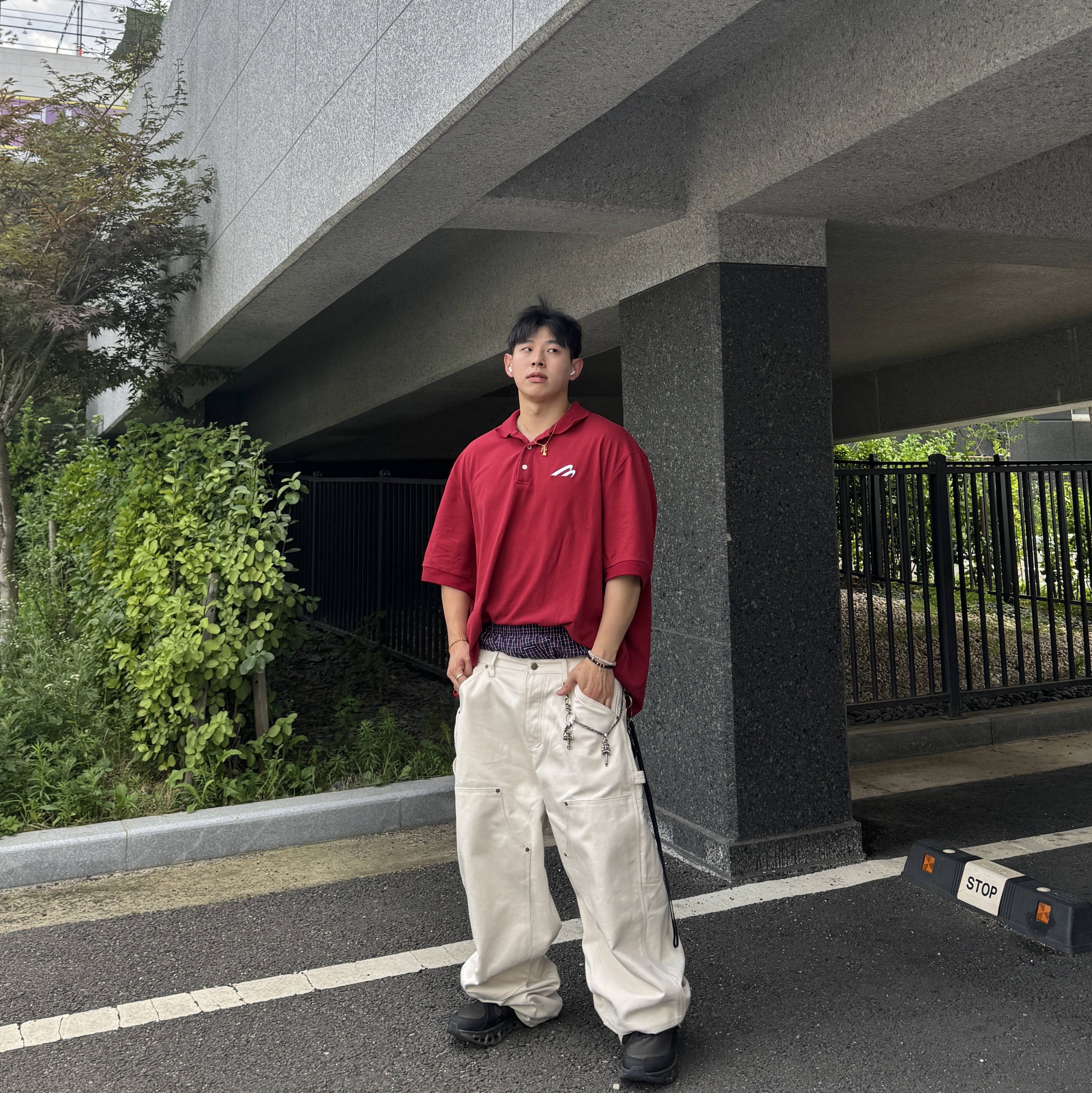 Undermycar Pure Hardstone Carpenter Pants Ivory - 24FW, MJD Oversized Polo Burgundy 착용 스타일 - 3