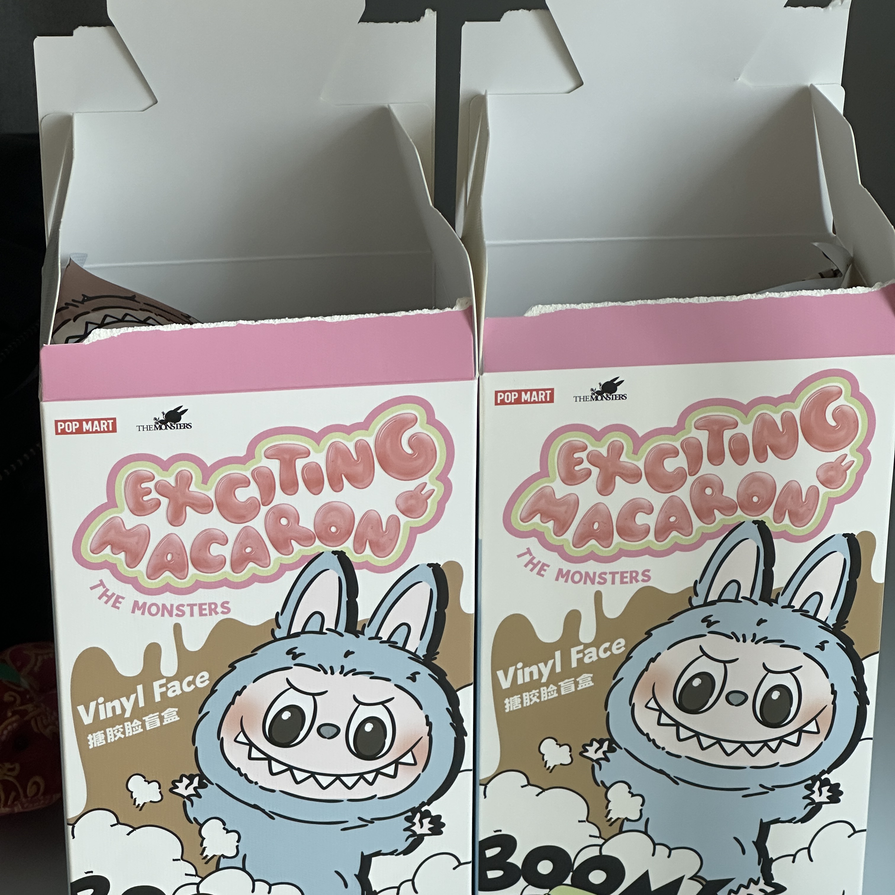 Pop Mart The Monsters Labubu Tasty Macarons Series Sealed Case (6 Blind Boxes) 착용 스타일
