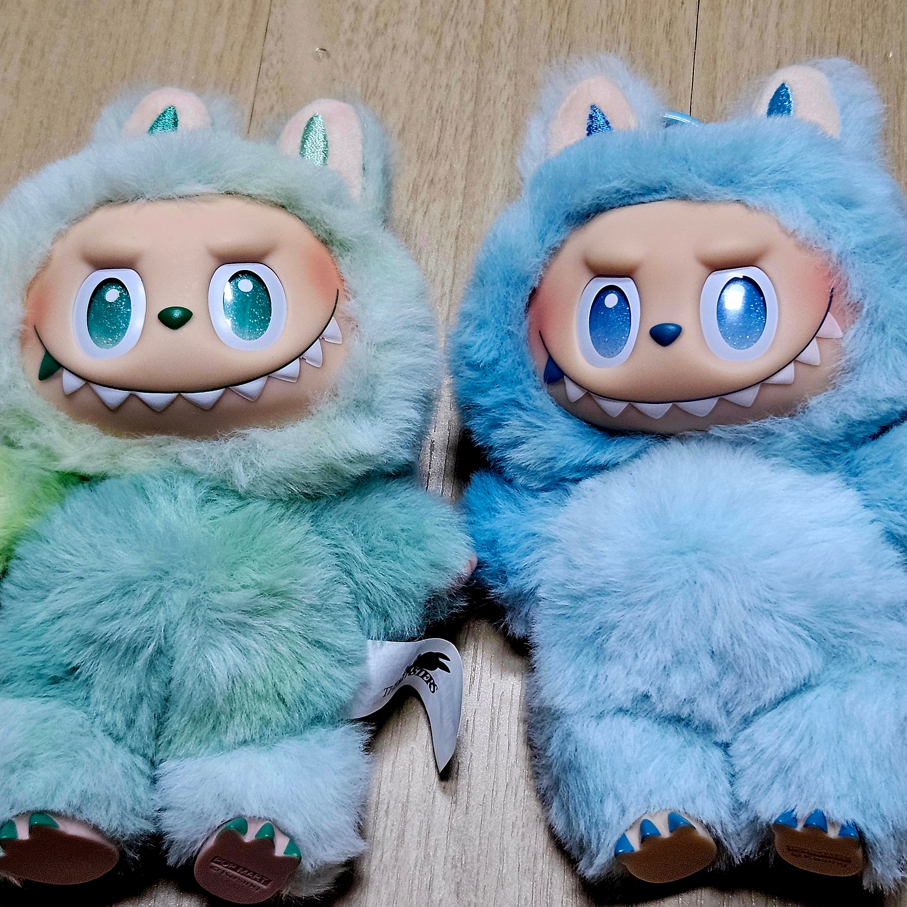 Pop Mart Labubu The Monsters Highlight Series Sealed Case (Bundle of 2/1 Blind Box) 착용 스타일