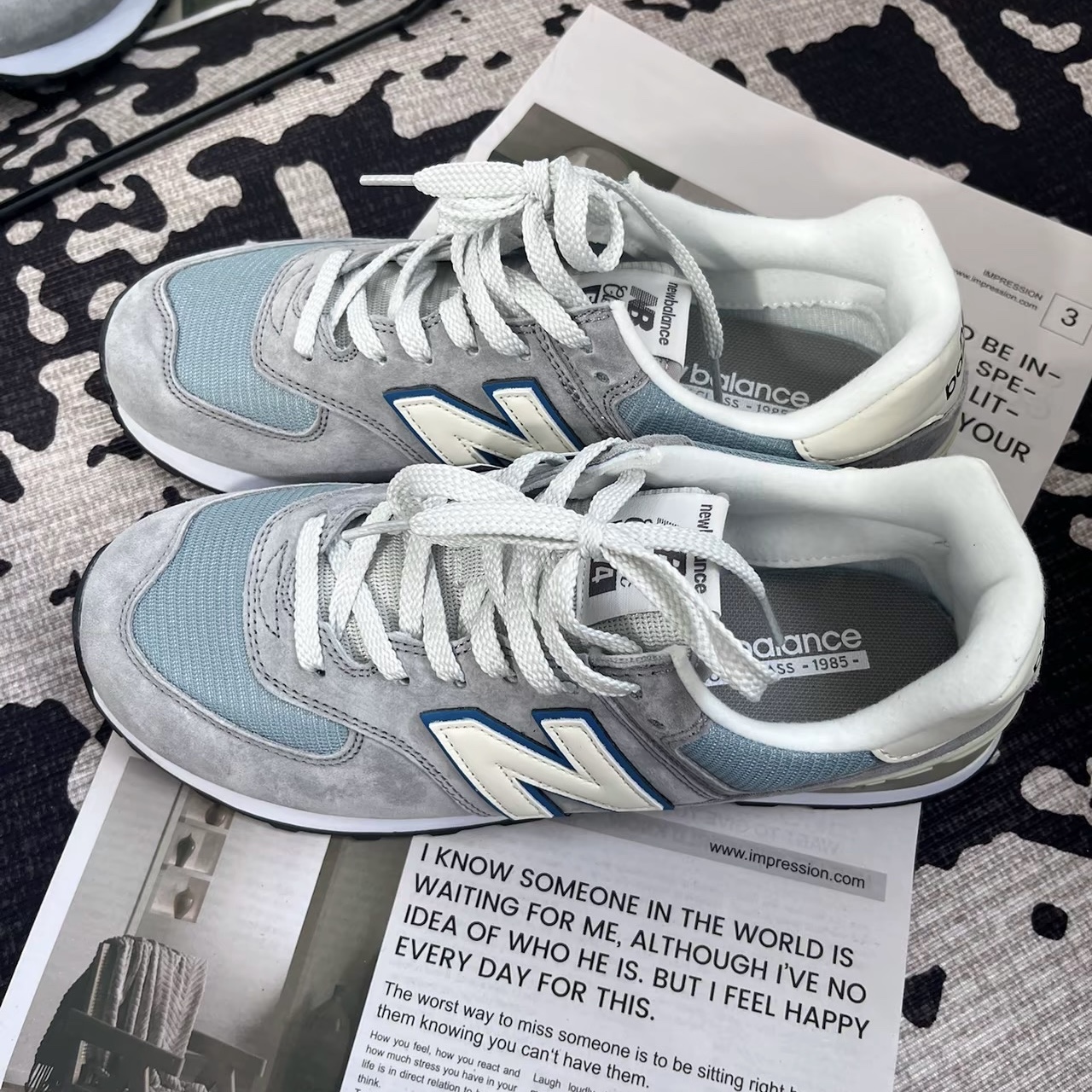 New Balance 574 Grey Sky Blue 착용 스타일 - 1