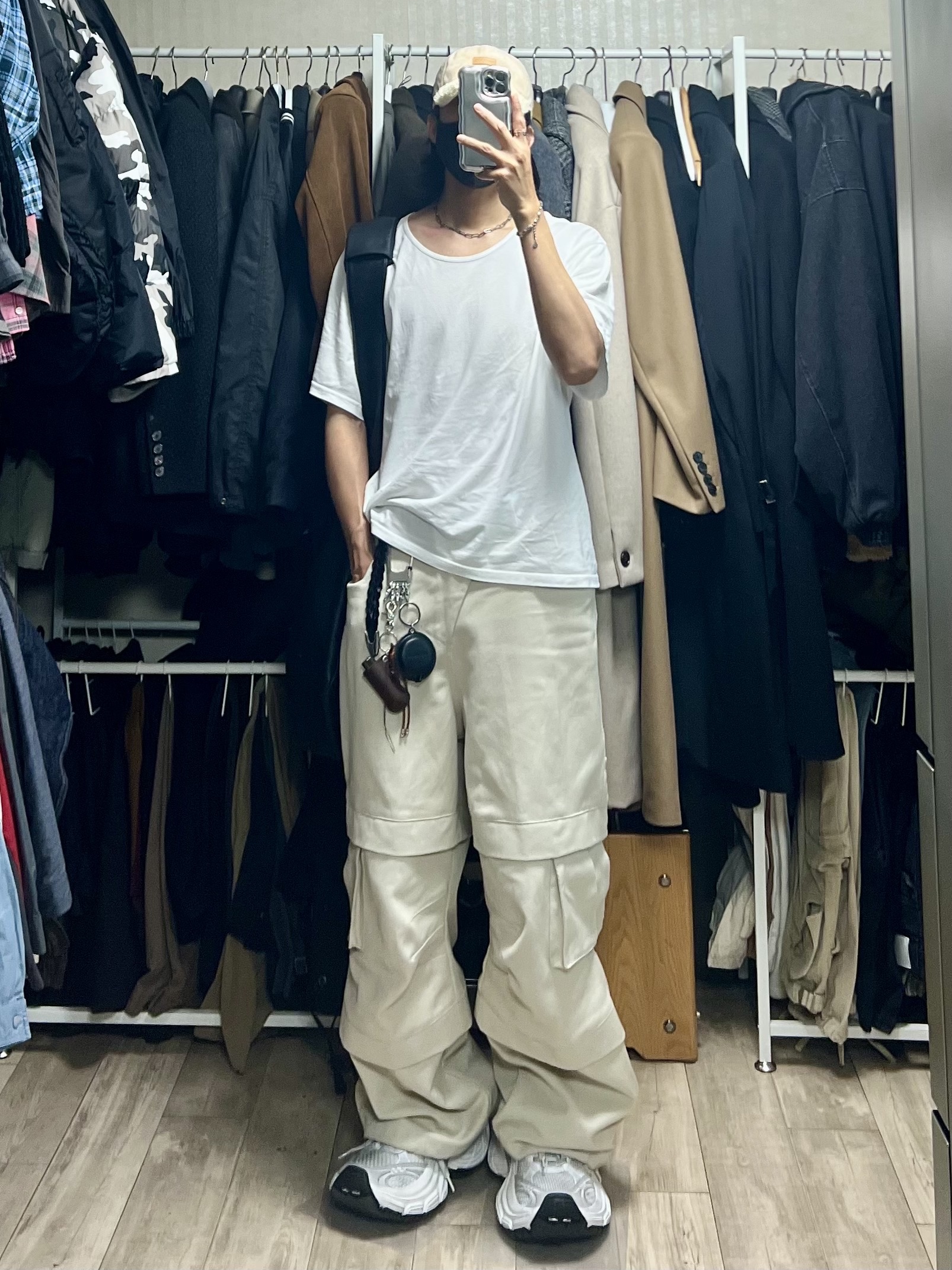 Balenciaga 10XL Sneakers White Grey Silver Black, Kamien Titan Baggy Pants Light Beige 착용 스타일