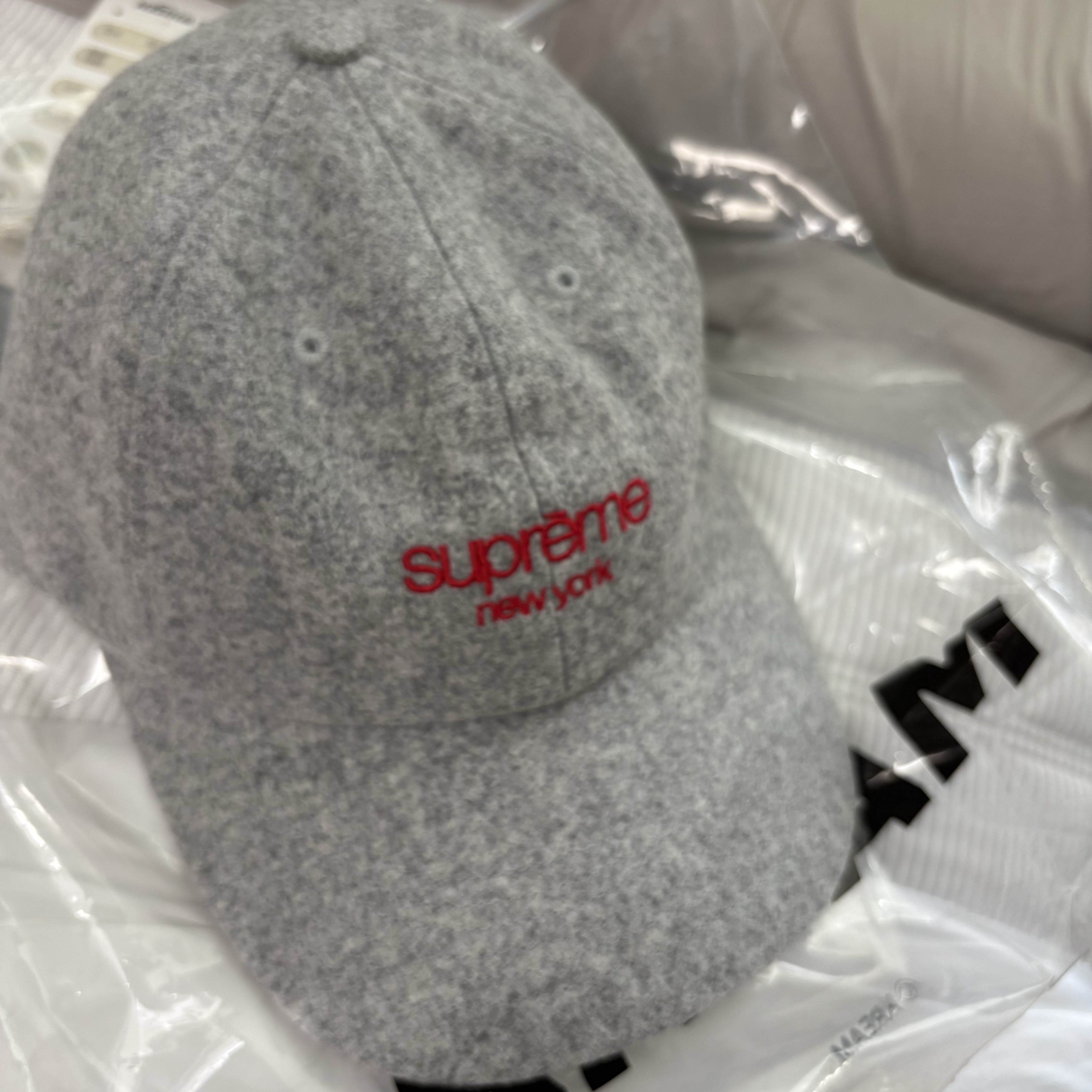 Supreme Waxed Wool 6-Panel Grey - 22FW 착용 스타일