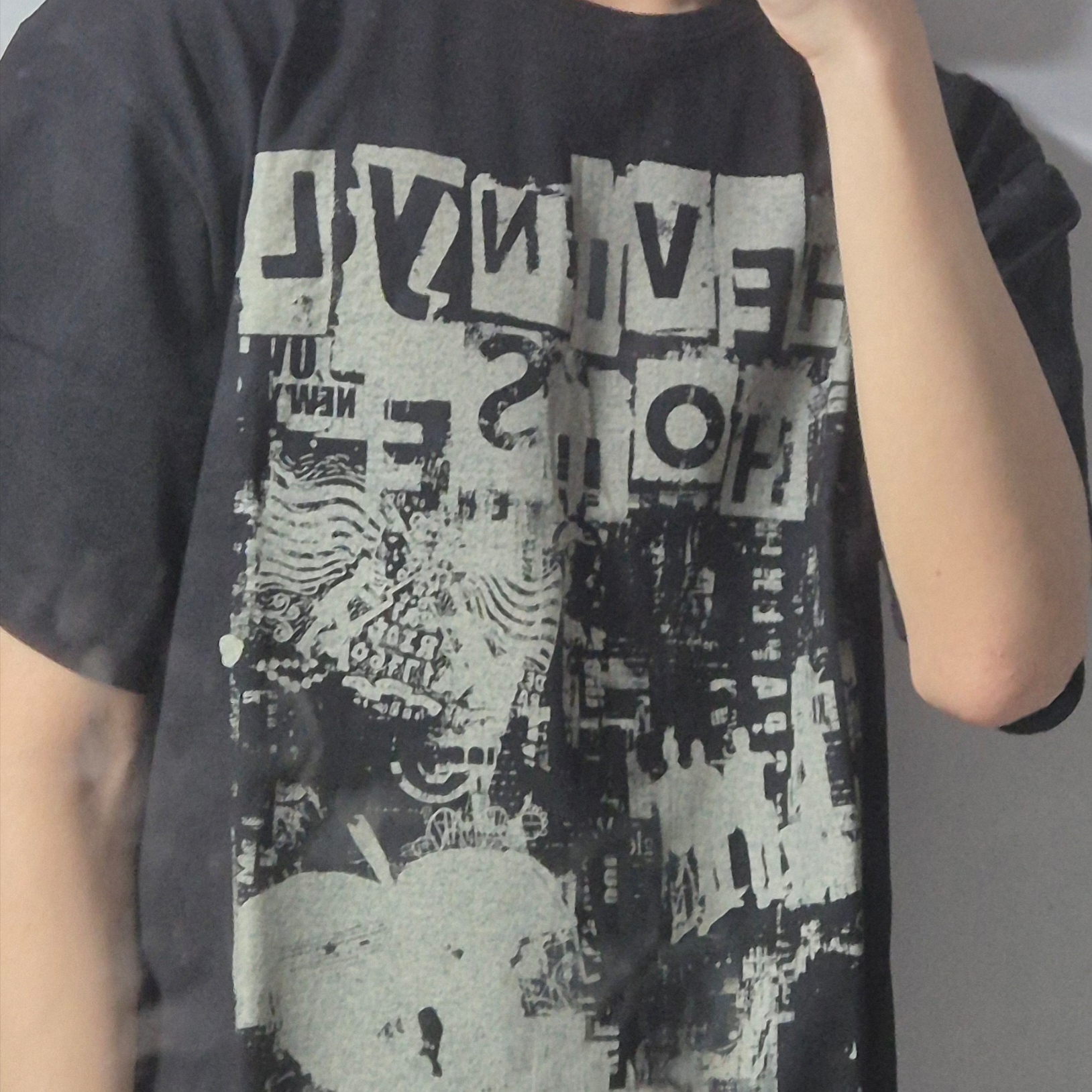 [KREAM 단독] Thevinylhouse Newspaper T-Shirt Black 착용 스타일