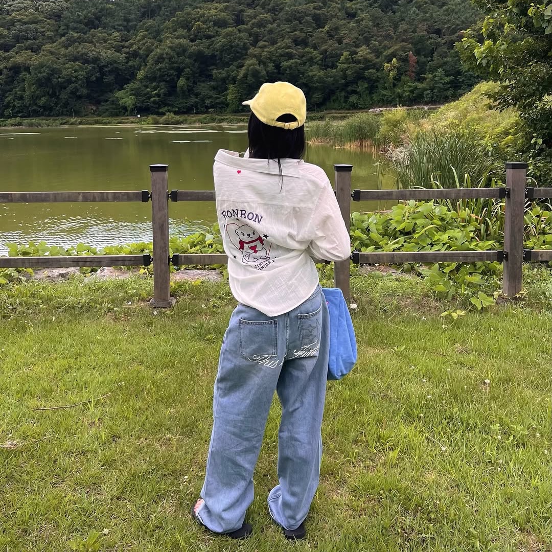 THIS IS FINE x FUNFLEX Relaxed Signature Jean Light Blue 착용 스타일 - 1