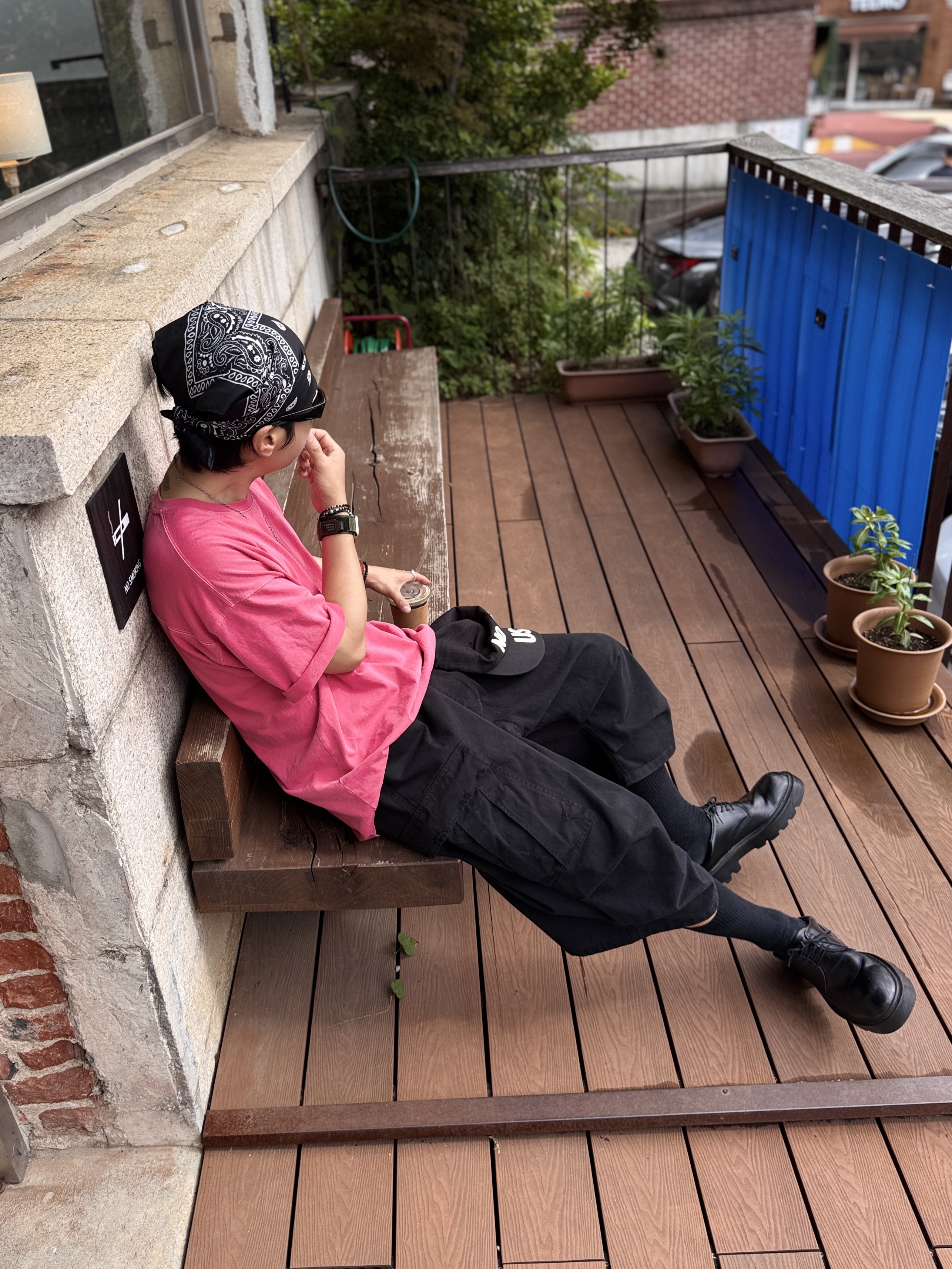 Nonnod Side Cargo Shorts Vintage Black 착용 스타일 - 1