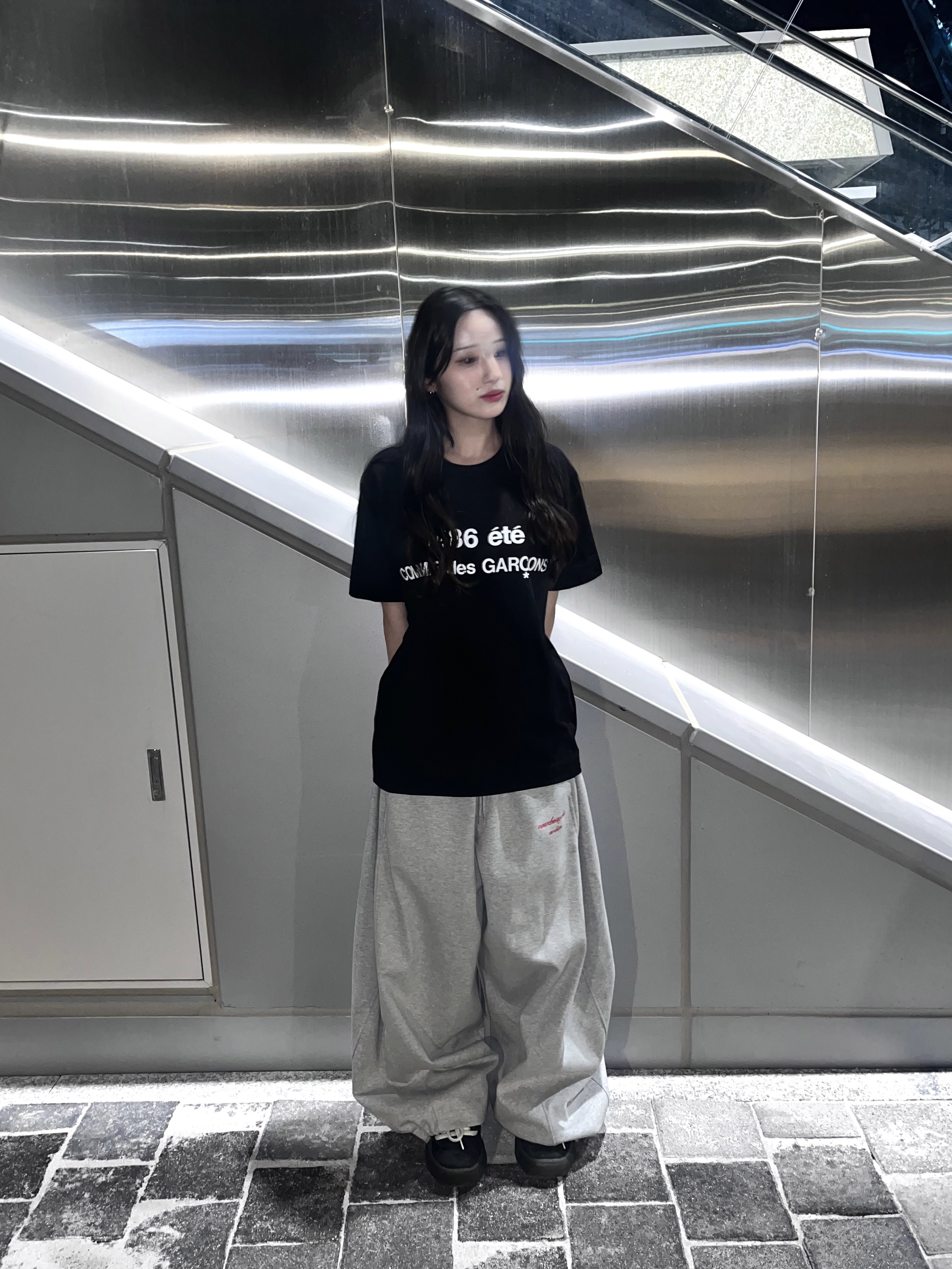 CDG 1986 Comme des Garcons T-Shirt Black, ERL Vamp Skate Shoe Pirate Black 착용 스타일 - 3