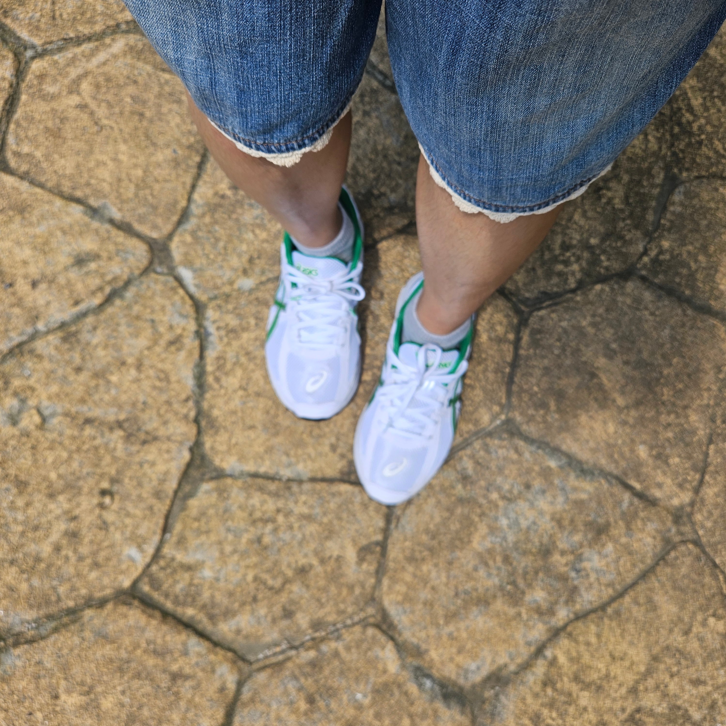 Asics Jog 100 S White Green - 2E Wide 착용 스타일 - 1