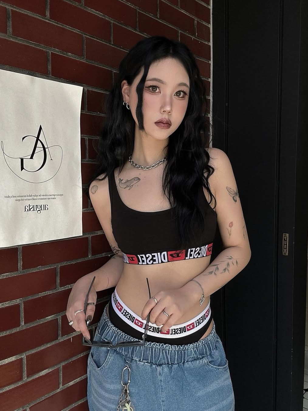 SLOW RECORD HOUSE Carpenter Bermuda Wide Denim Pants Medium Blue, (W) Diesel Sandra-D-Core Sport Bra Black 착용 스타일 - 2