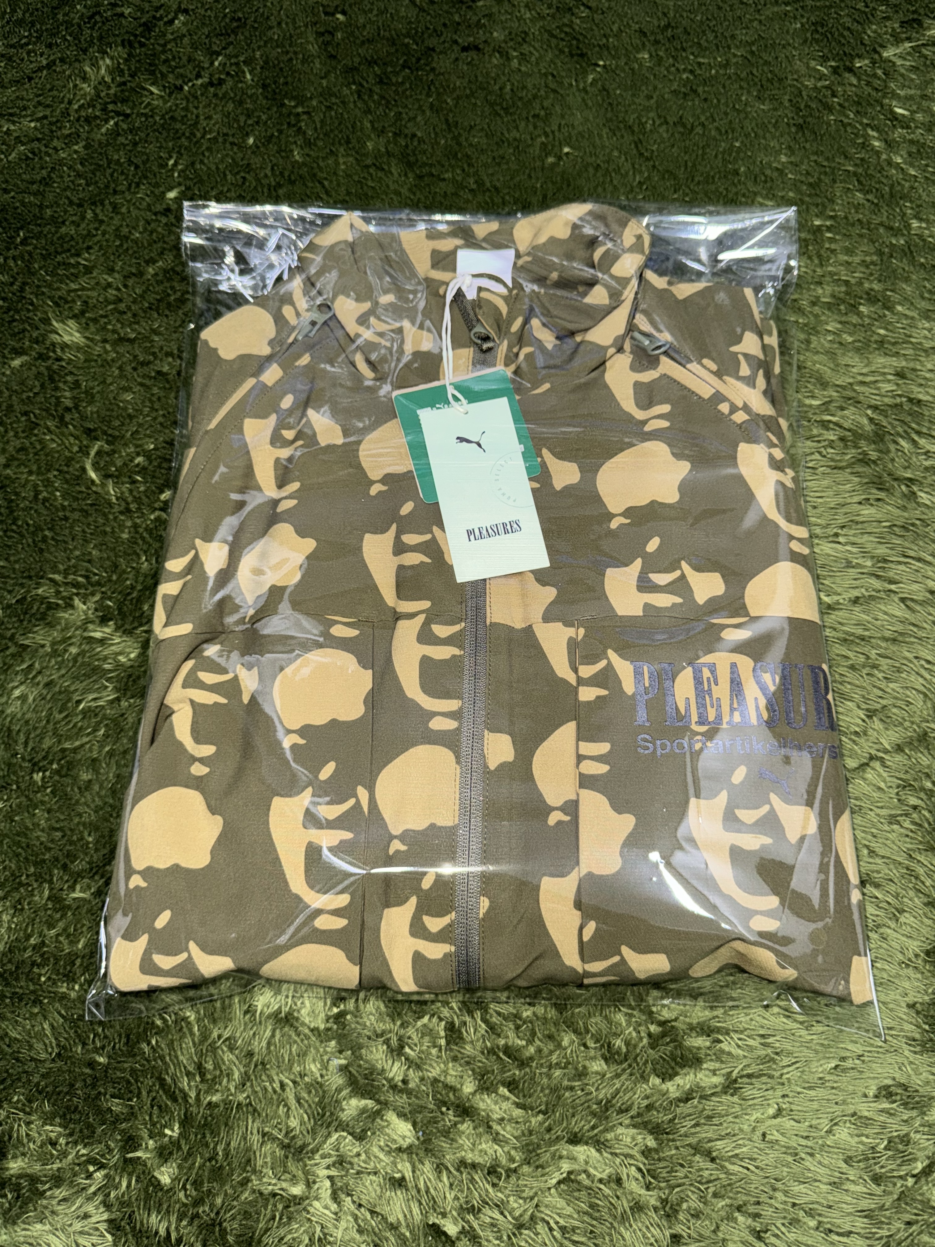 Puma X Pleasures Jacket Chocolate Chip 착용 스타일 - 10