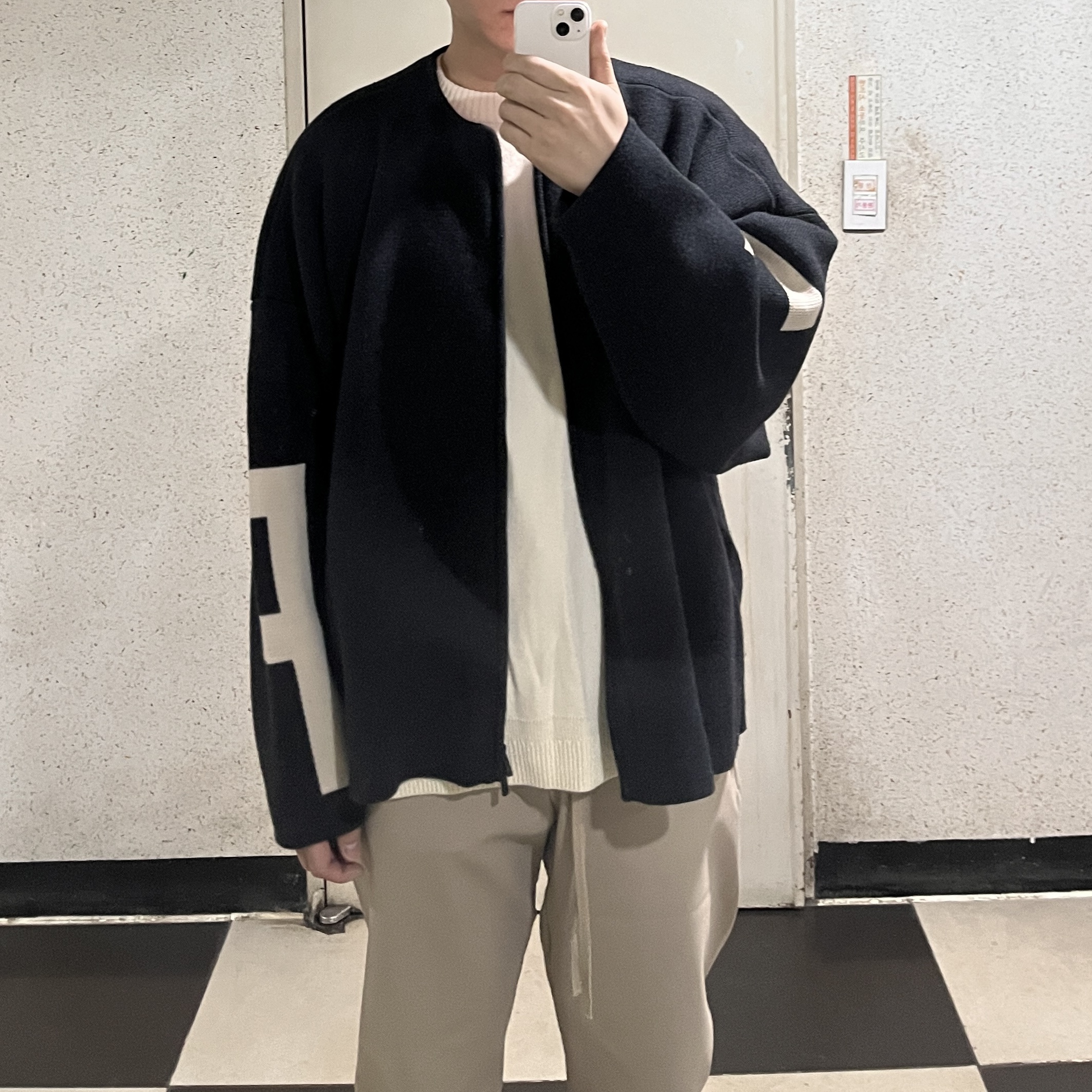Fear of God Merino Full Zip Sweater Lemon Cream 착용 스타일 - 3