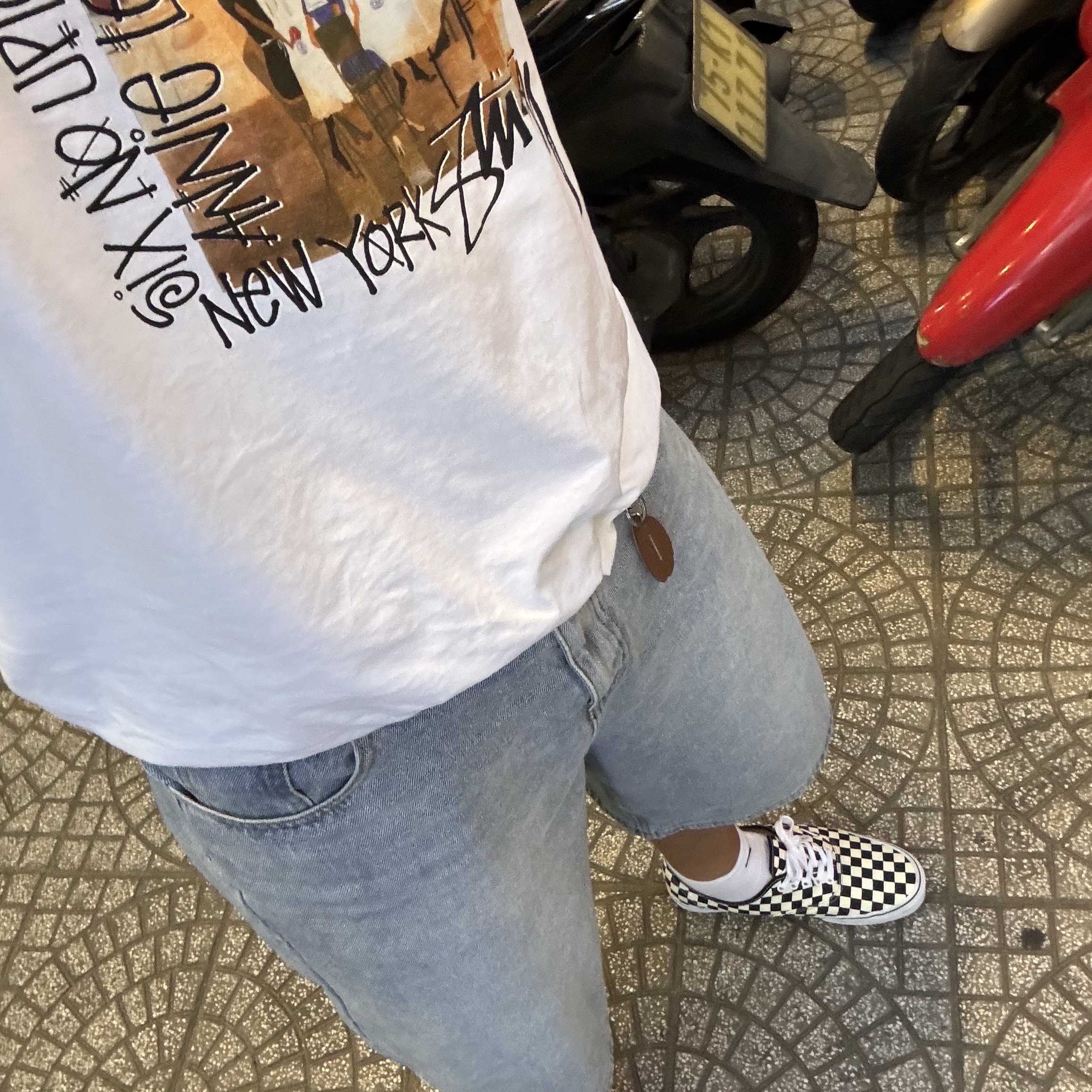 Stussy x Denim Tears Annie Lee T-Shirt White, Vans Slip-On Checkerboard 착용 스타일