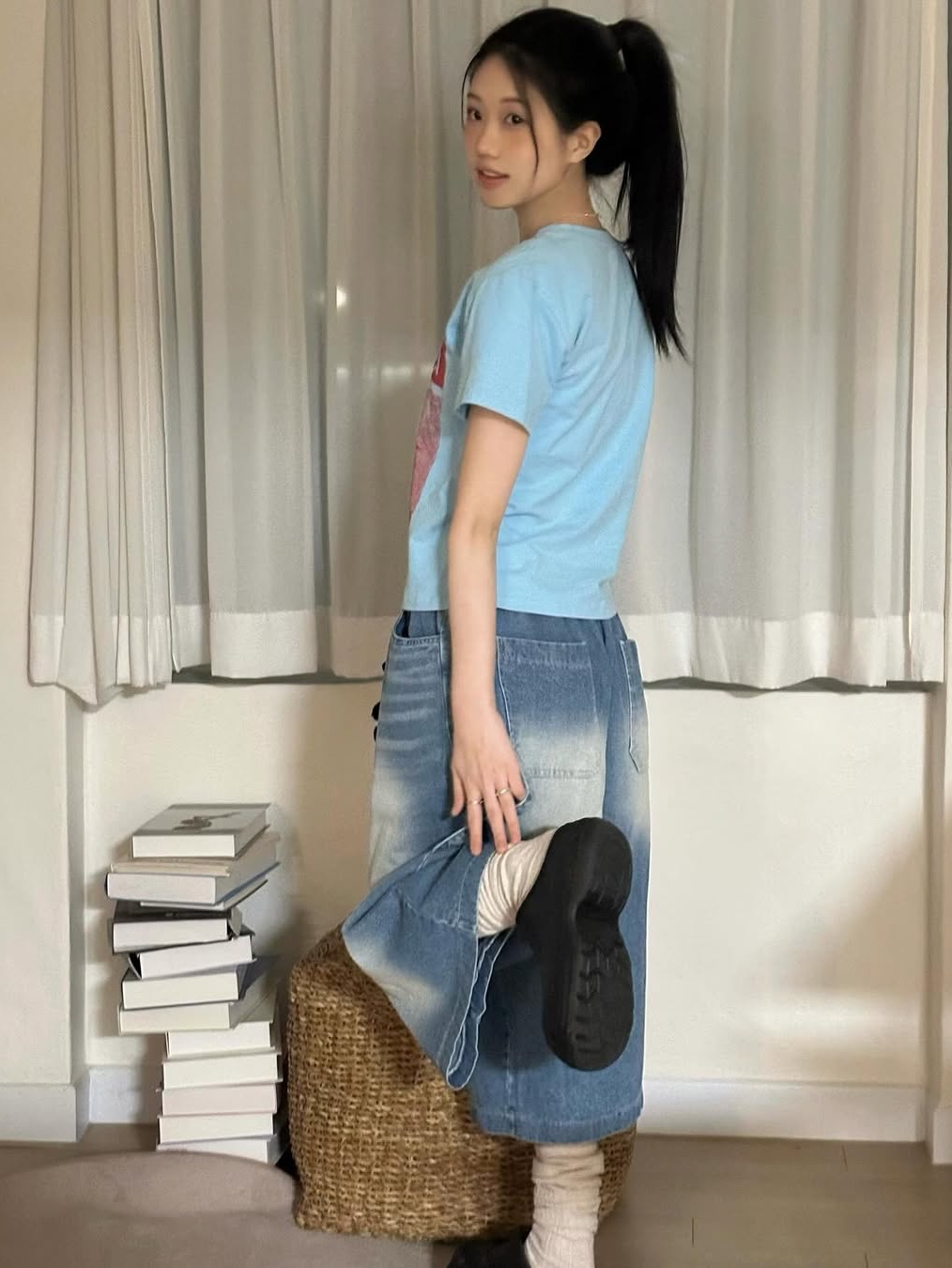 SLOW RECORD HOUSE Carpenter Bermuda Wide Denim Pants Medium Blue 착용 스타일 - 3