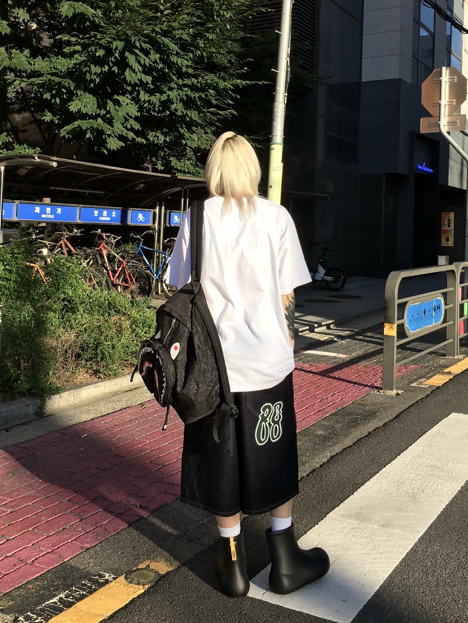 BAPE ABC Camo Rebuild Shark T-Shirt White, Taw&Toe Zerovity Murff Black 착용 스타일 - 5
