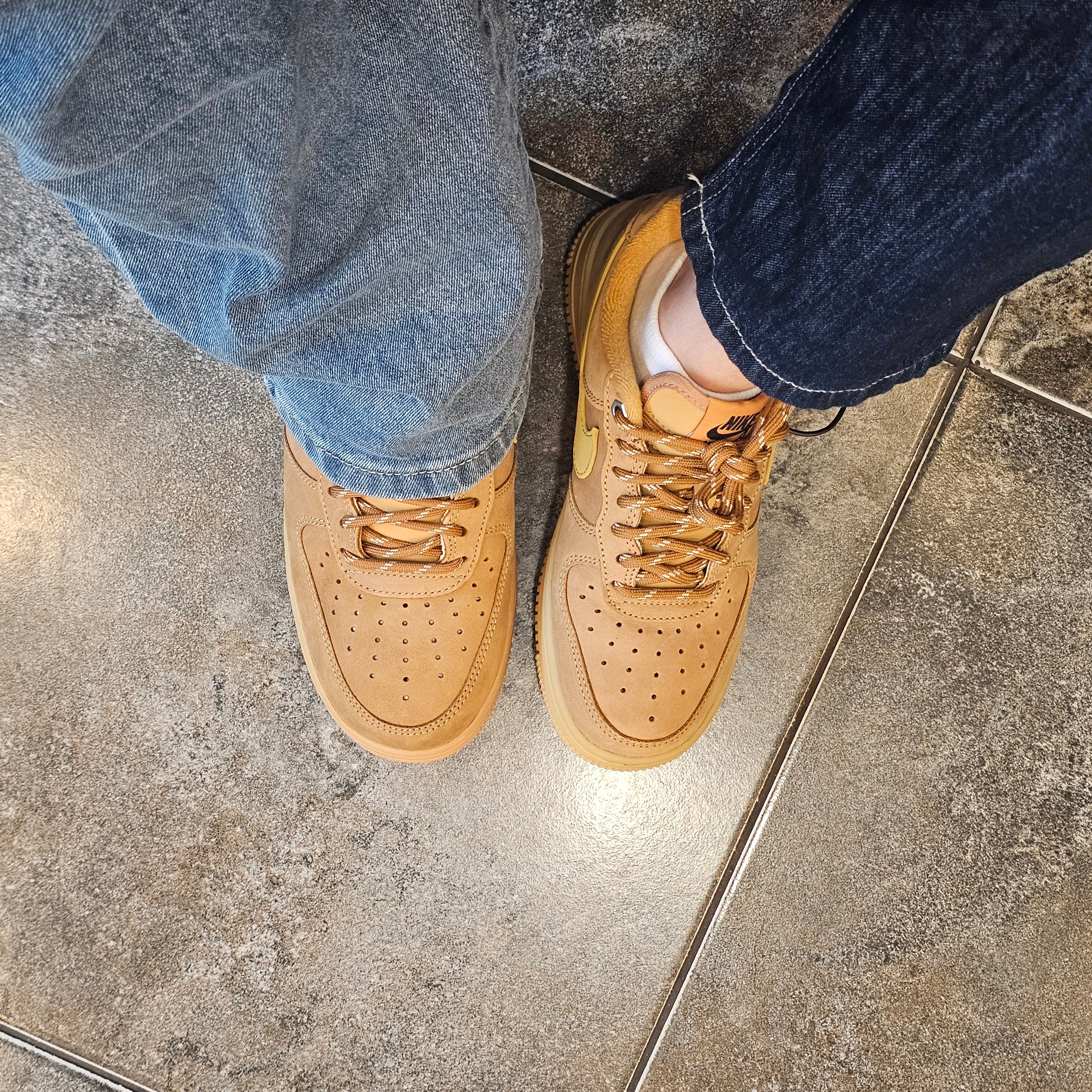 Nike Air Force 1 '07 WB Flax 착용 스타일