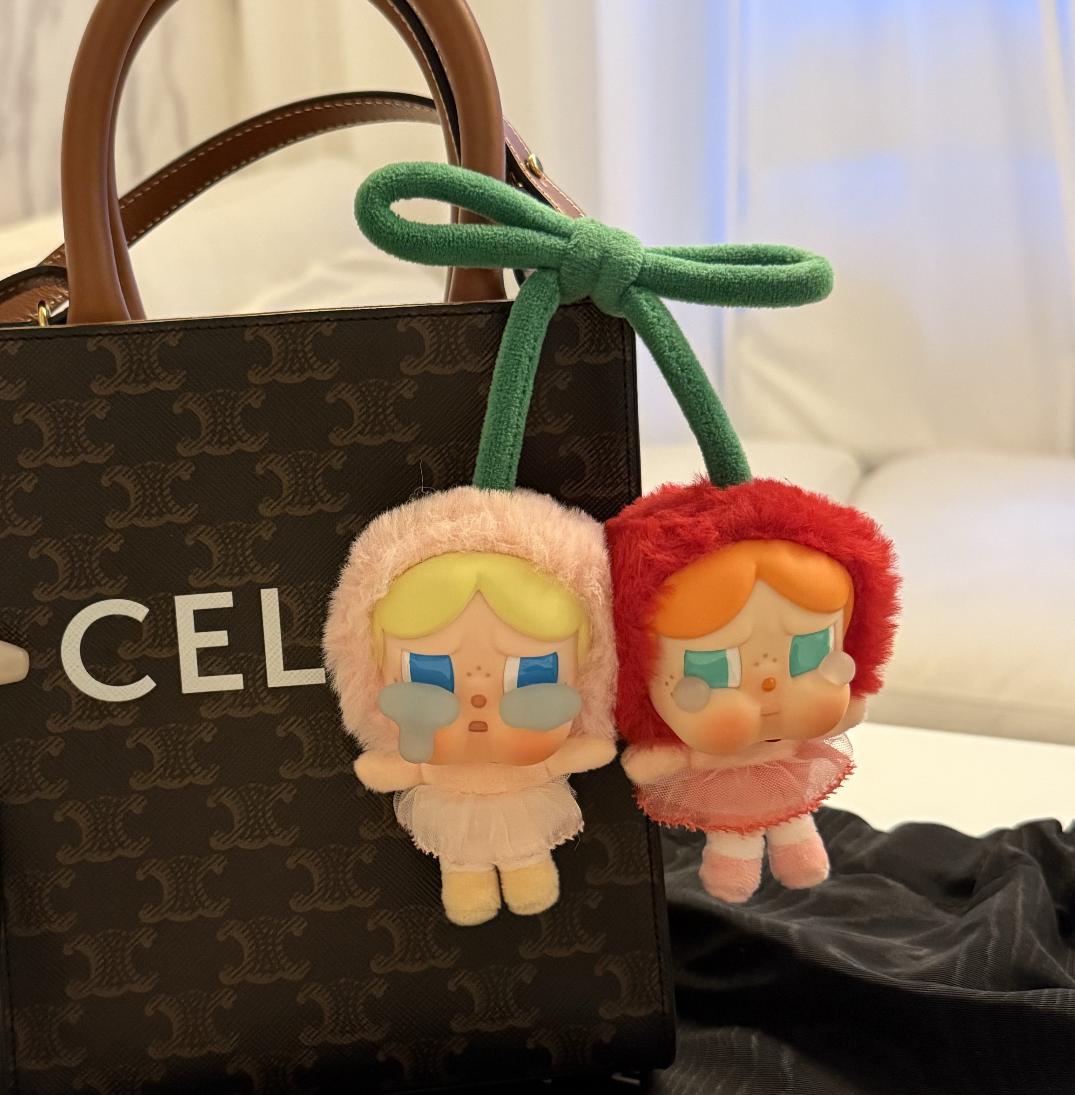 Pop Mart Crybaby Crying For Love Series Vinyl Plush, Celine Mini Vertical Cabas in Triomphe Canvas and Calfskin with Celine Print Tan 착용 스타일 - 1