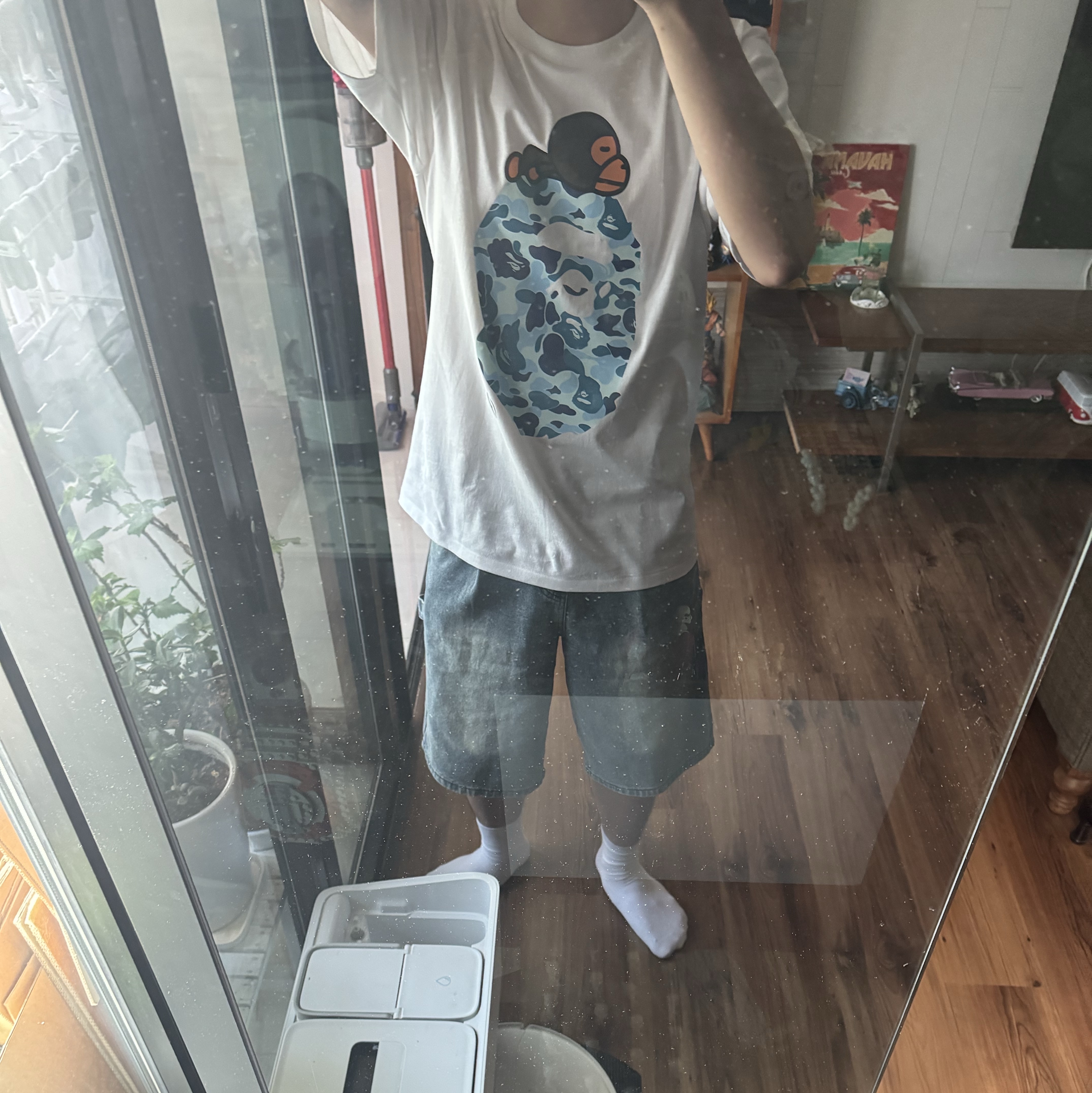BAPE ABC Camo Milo on Big Ape T-Shirt White Blue, BAPE 1st Camo Milo on Ape Head T-Shirt Black Gray 착용 스타일 - 1