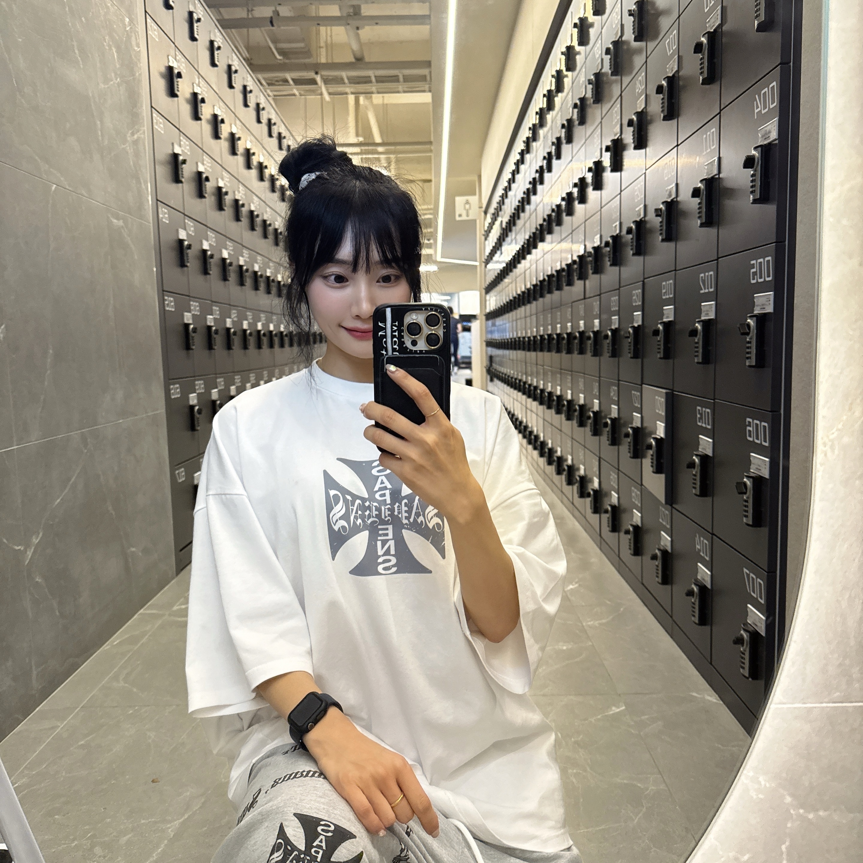 [KREAM 단독] Sapiens Neo Sapiens Over Fit Short Sleeves White, [KREAM 단독] Sapiens Engineered Over Fit Shorts Gray 착용 스타일 - 2