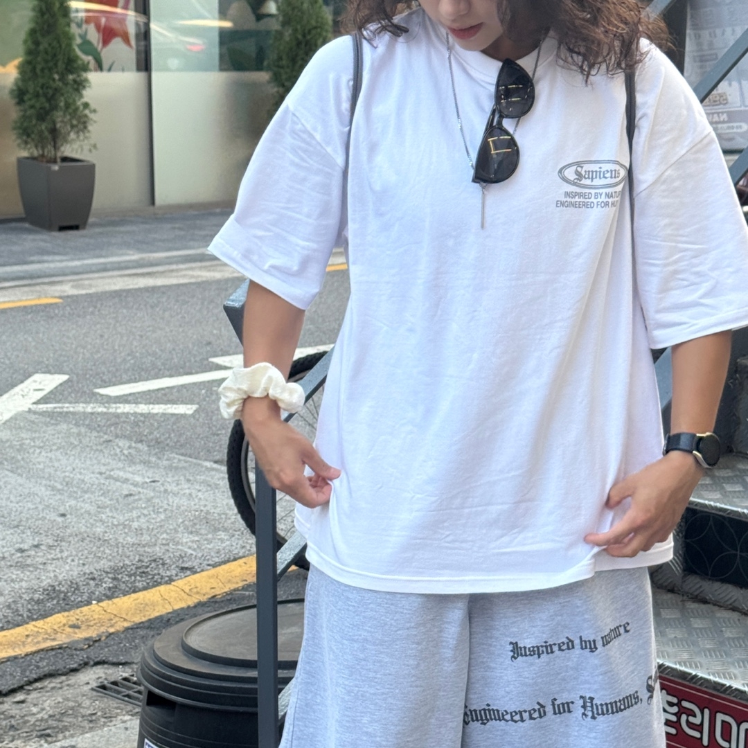 Sapiens Human Code Over Fit Short Sleeves White, [KREAM 단독][예약 배송] Sapiens Engineered Over Fit Shorts Gray 착용 스타일 - 2