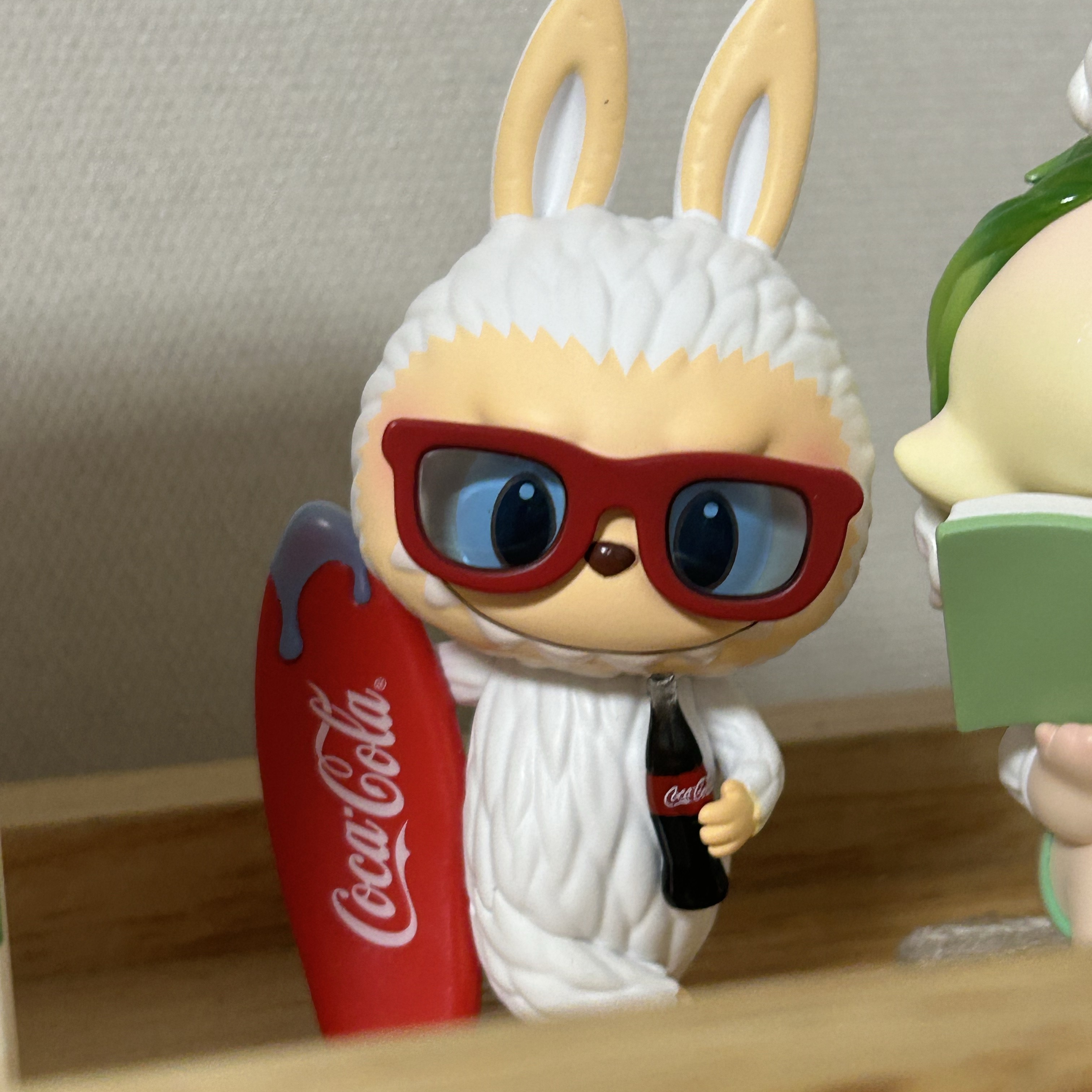 Pop Mart Labubu Coca Cola Series Figures Surf with Me (Opened Case) 착용 스타일 - 3