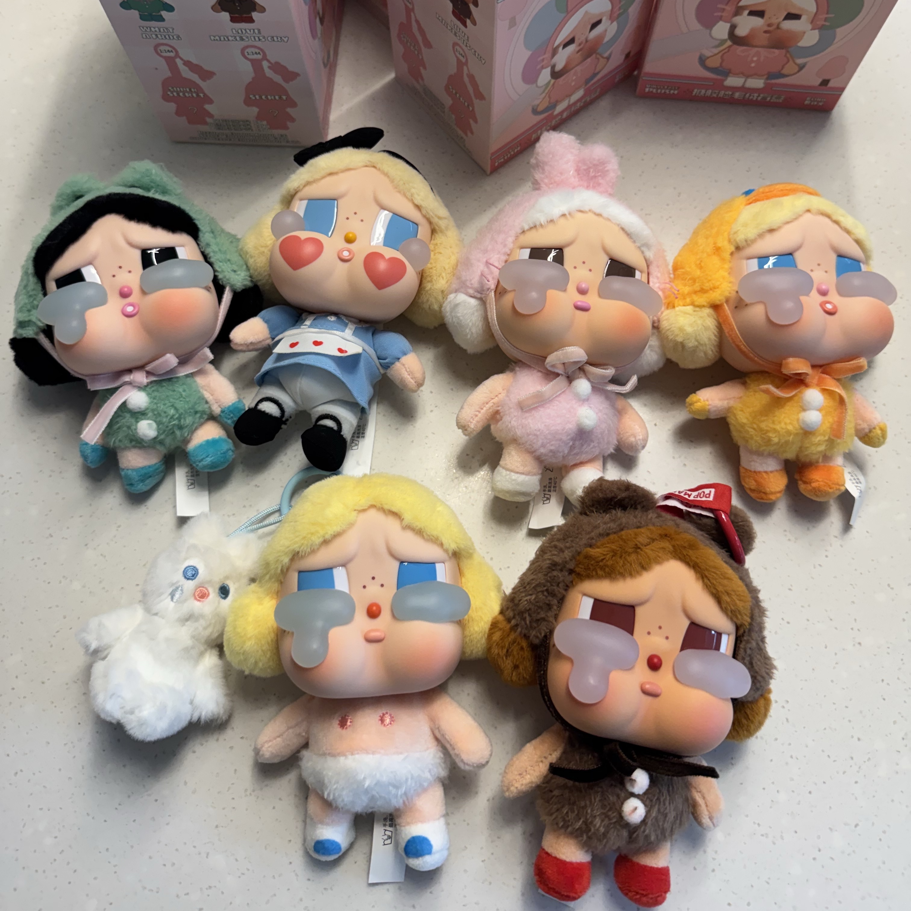 Pop Mart Crybaby Crying Again Series Plush Keyring Sealed Case (6 Blind Boxes) 착용 스타일