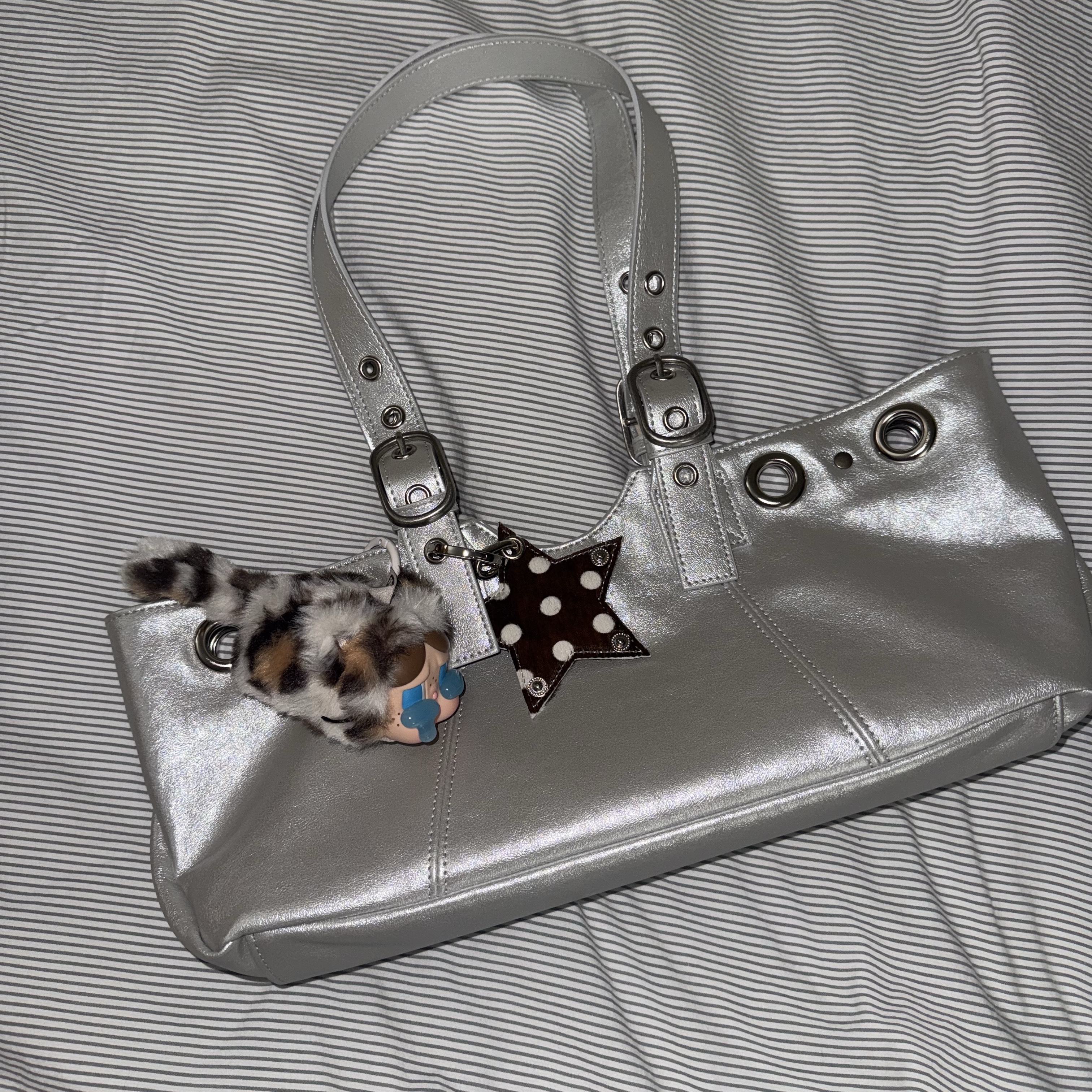 Pop Mart Crybaby Wild But Cutie Series Vinyl Plush Pendant Vintage Cutie (Opened Case) 착용 스타일 - 3