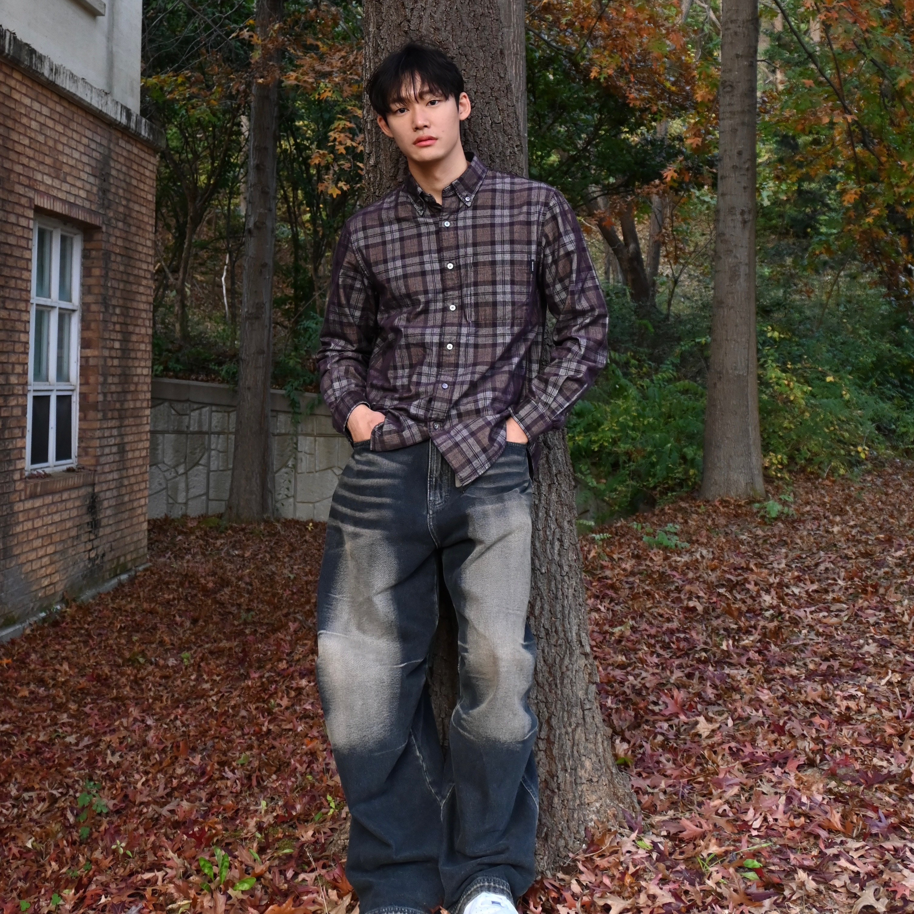 BLR Embossed Wave Washing Wide Denim Pants Black 착용 스타일 - 6