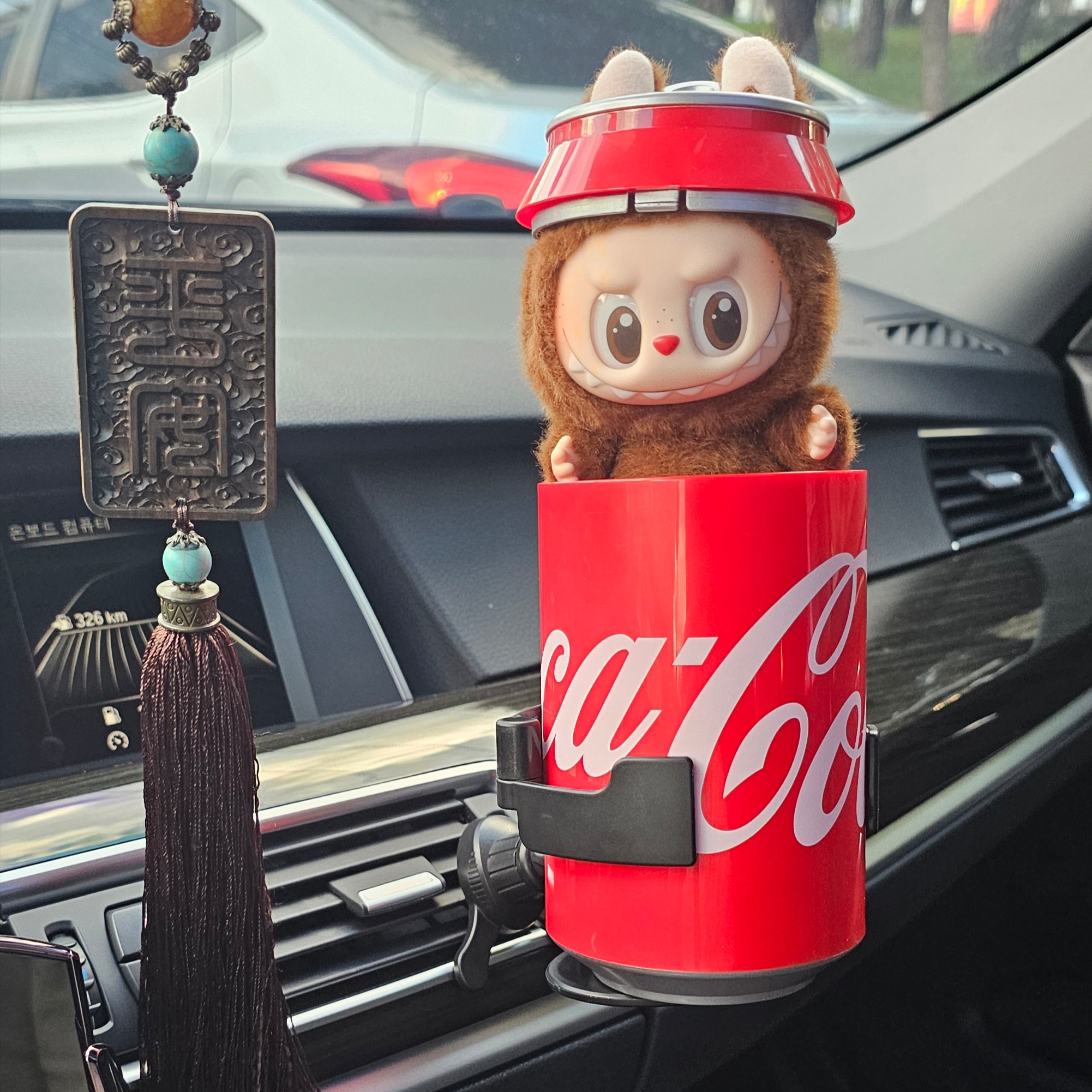 Pop Mart Labubu Coca Cola Series Mysterious Guest Keyring (Opened Case) 착용 스타일