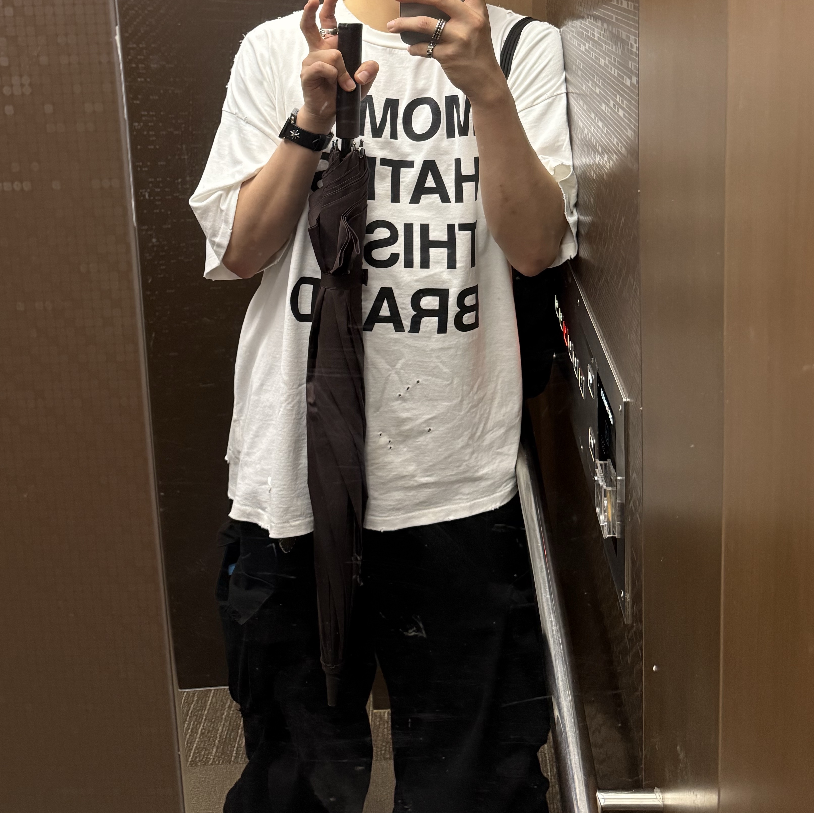 Hommless Mom Hates This Brand VTG Tee White 착용 스타일