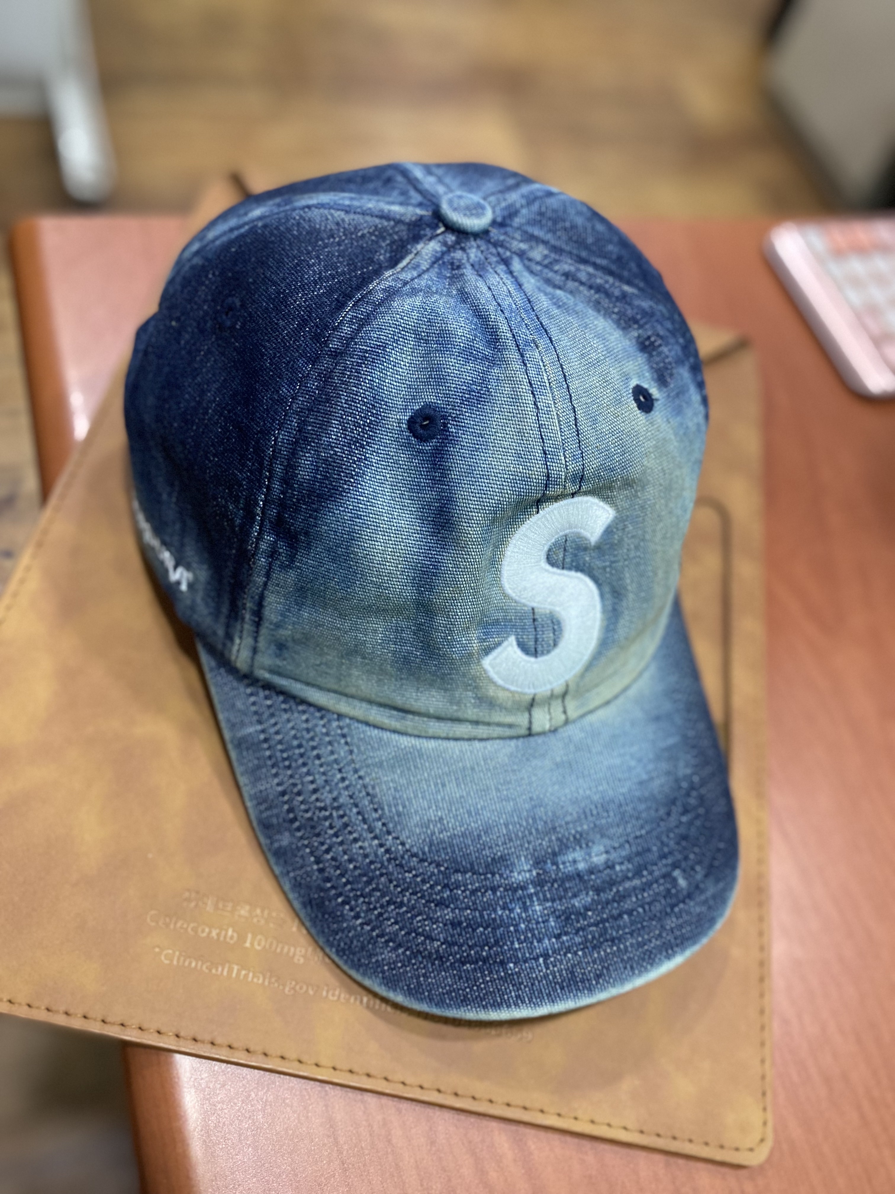 Supreme Cordura Denim S Logo 6-Panel Bleached Indigo - 25SS 착용 스타일