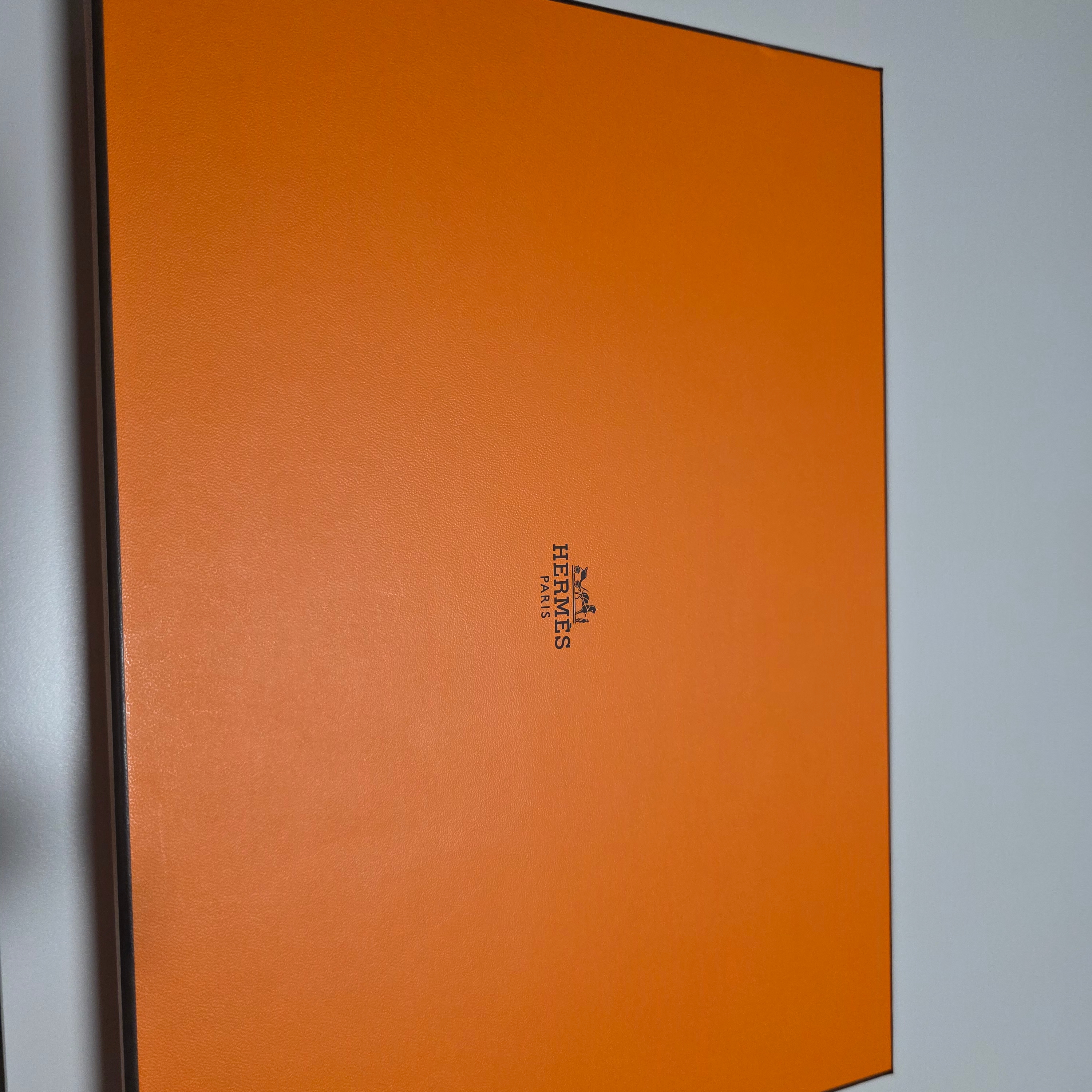 Hermes Izmir Sandal Calfskin & Naturel 착용 스타일 - 2