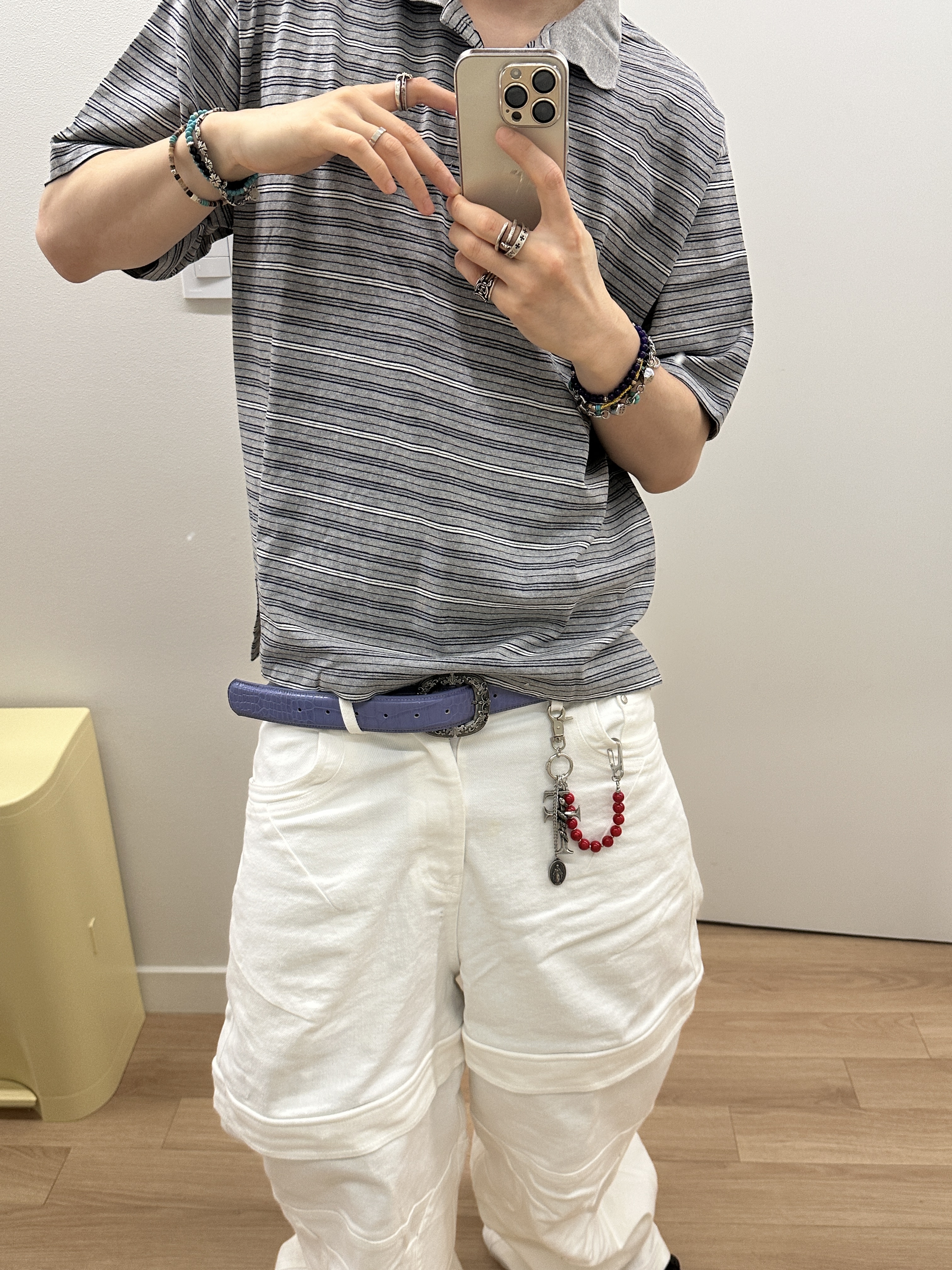 [더블적립]Farfromwhat Far F Beads Keyring Red 착용 스타일 - 2