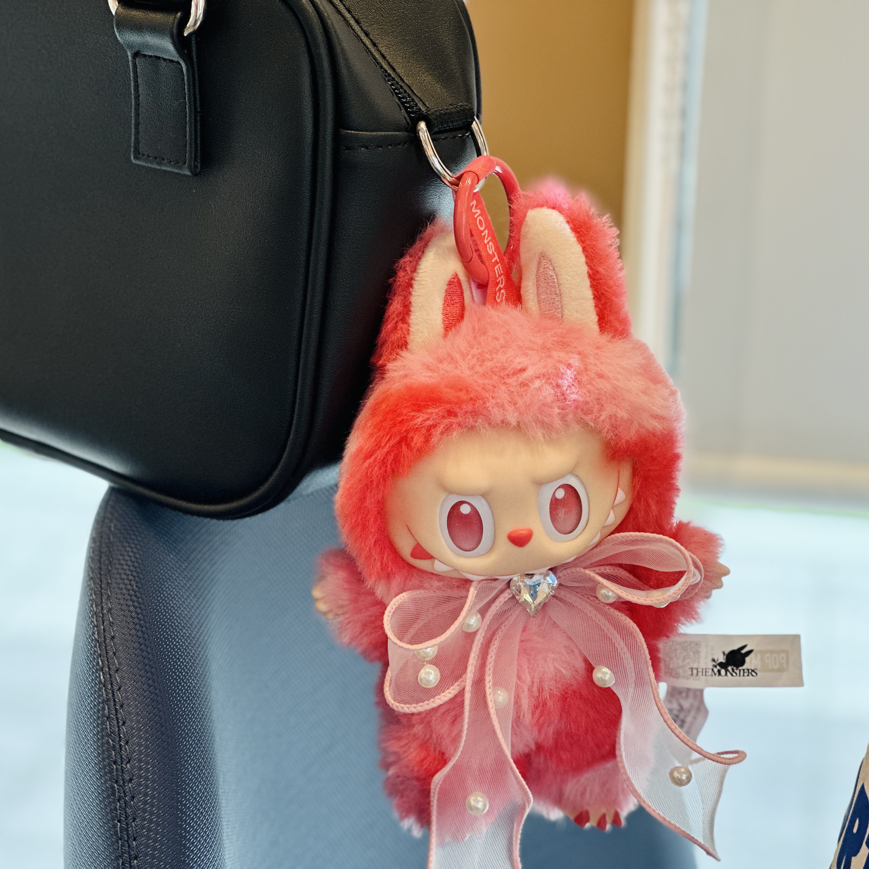 Pop Mart Labubu The Monsters Highlight Series Sealed Case (6 Blind Boxes), Pop Mart Labubu The Monsters Highlight Series Love Keyring (Opened Case) 착용 스타일 - 1