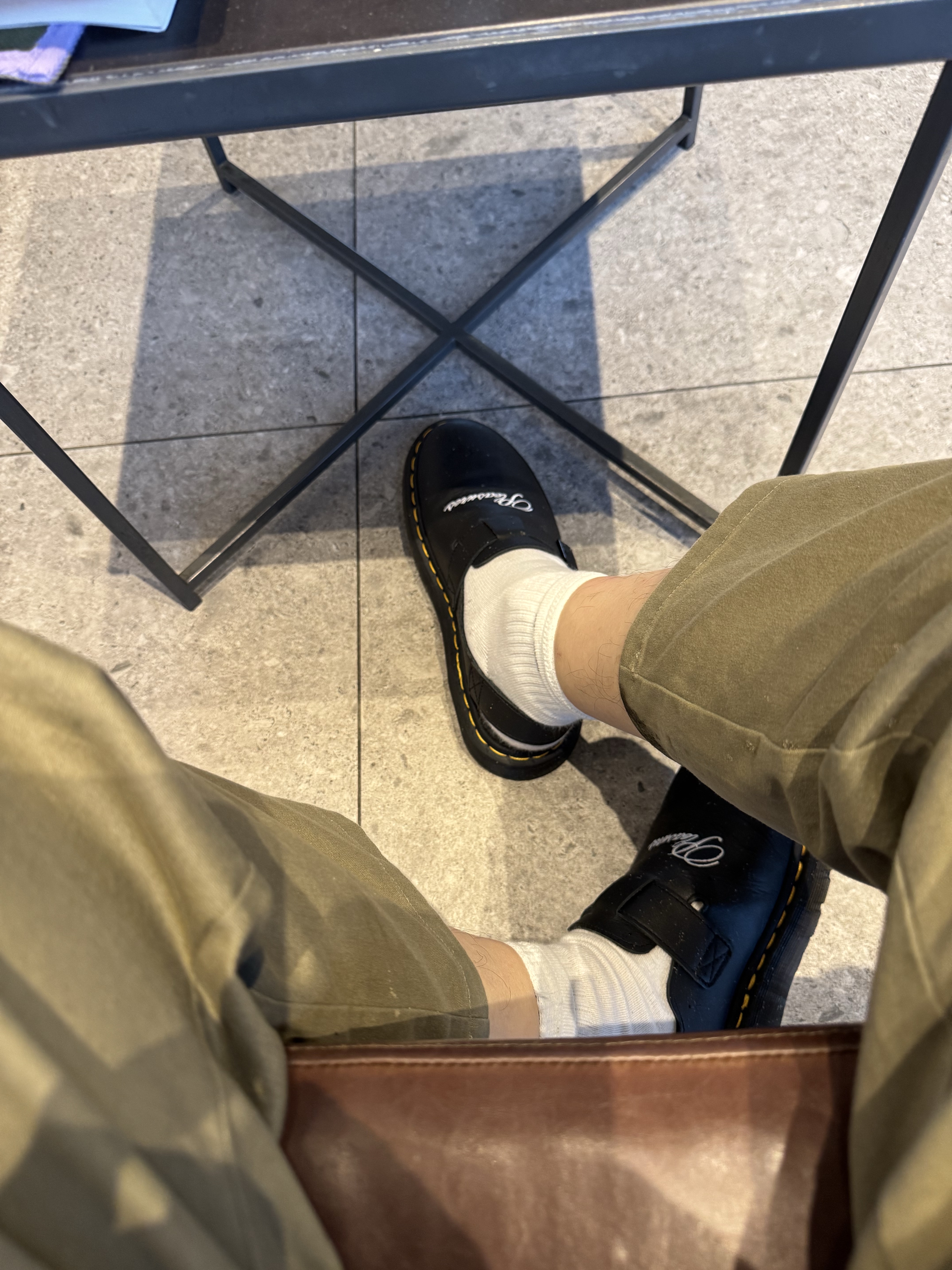 Dr. Martens x Pleasures Jorge Leather Mules Black, Nike x Stussy Air Max 2013 Black 착용 스타일 - 3