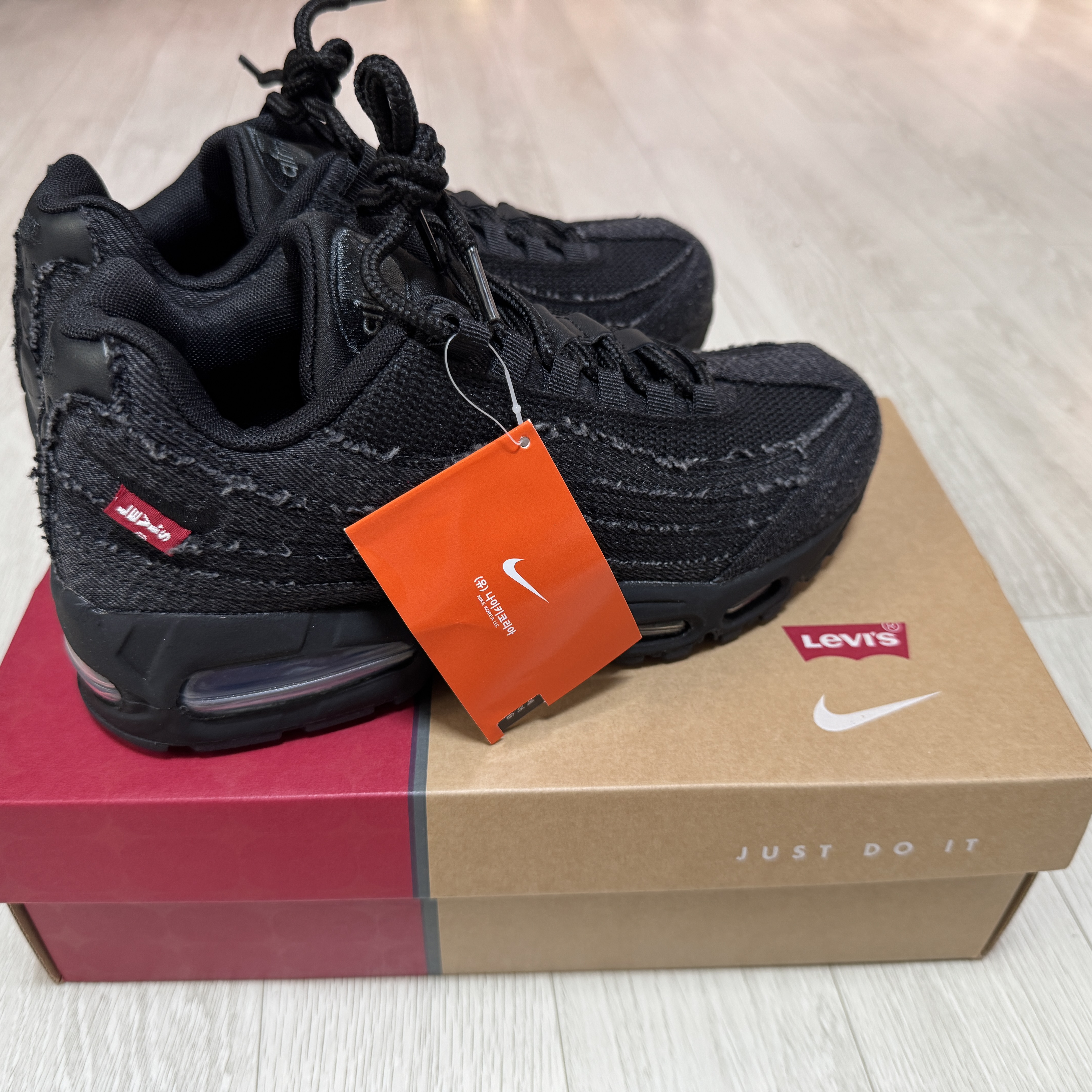 Nike x Levi's Air Max 95 Black 착용 스타일
