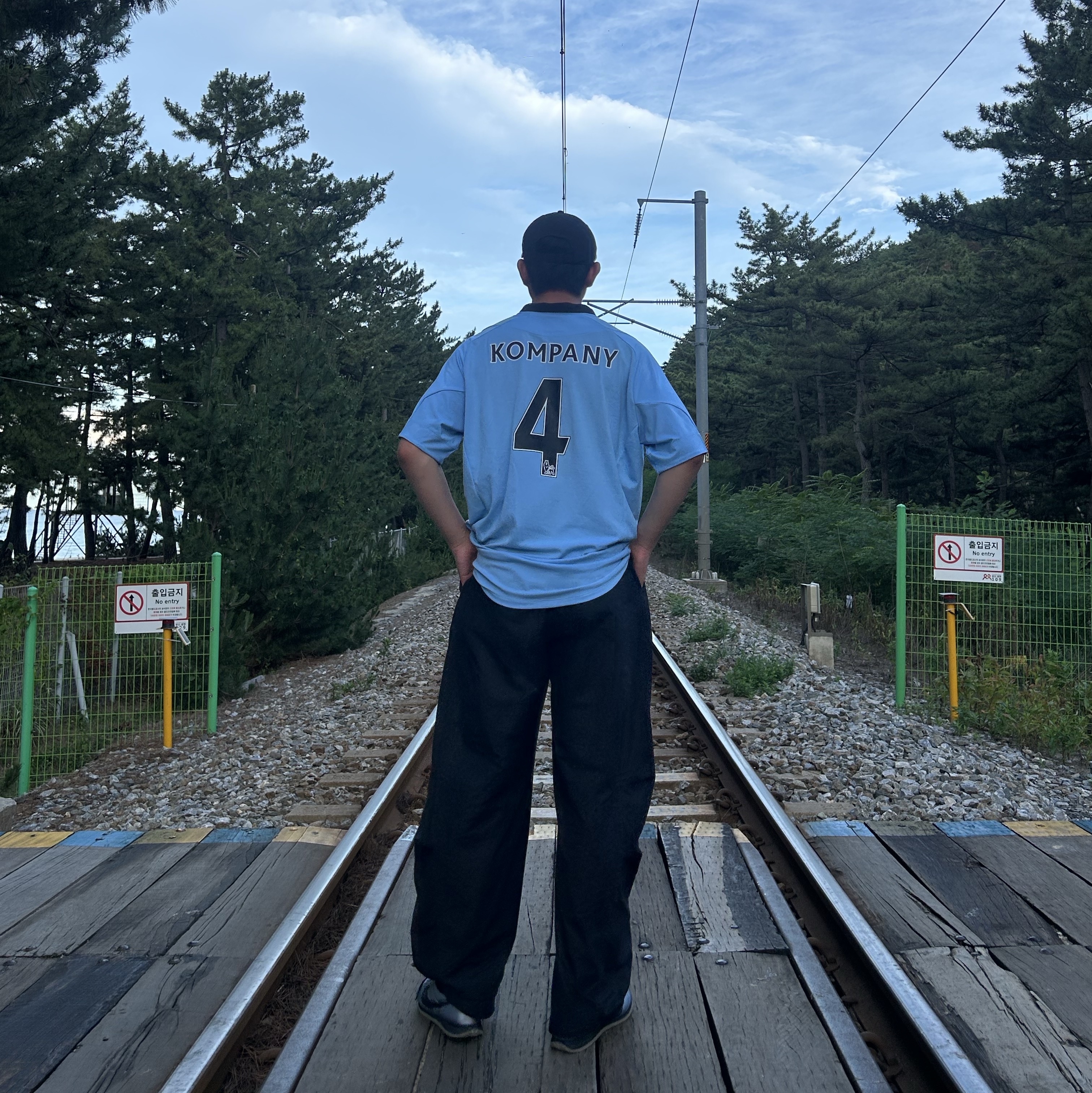 Nike Cortez Leather SE Metallic Cool Grey Black, Oakley Eye Jacket Redux Matte Black Frame Prizm Grey Lenses High Bridge Fit 착용 스타일 - 3