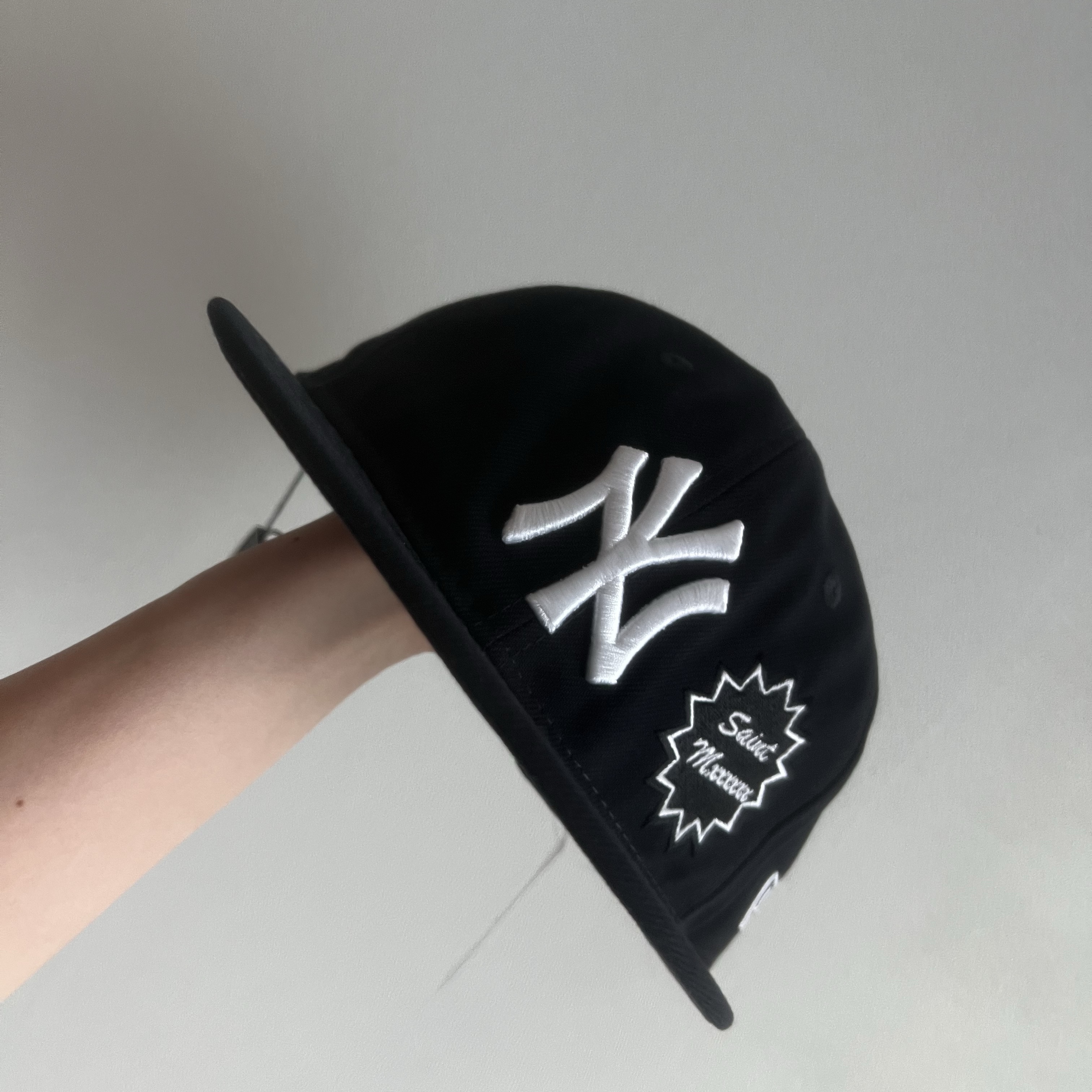 New Era MLB x Saint Mxxxxxx Yankees Cap Navy - 25SS 착용 스타일 - 2